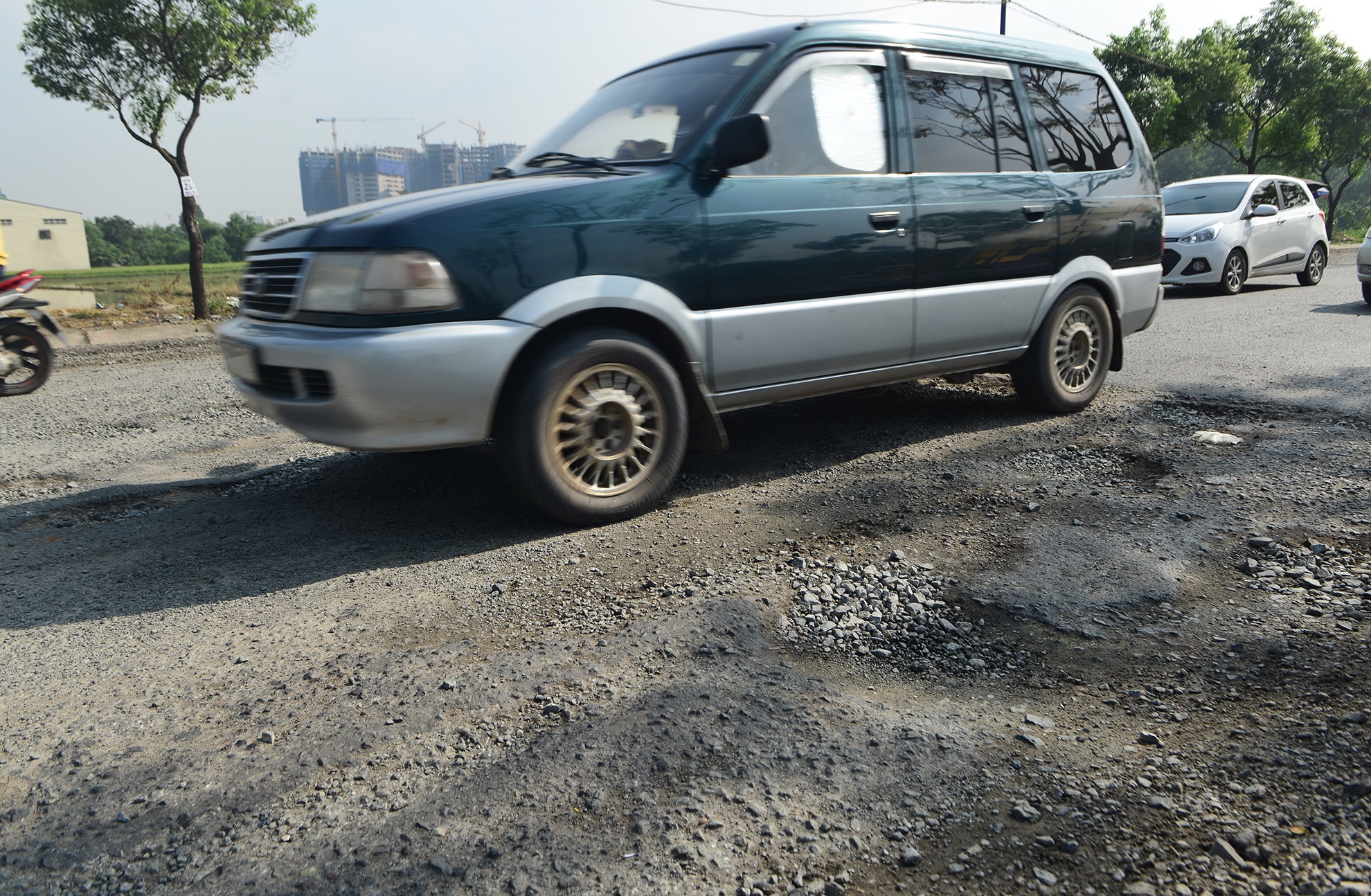 Can canh tuyen duong hong do khong co xe luu thong anh 5