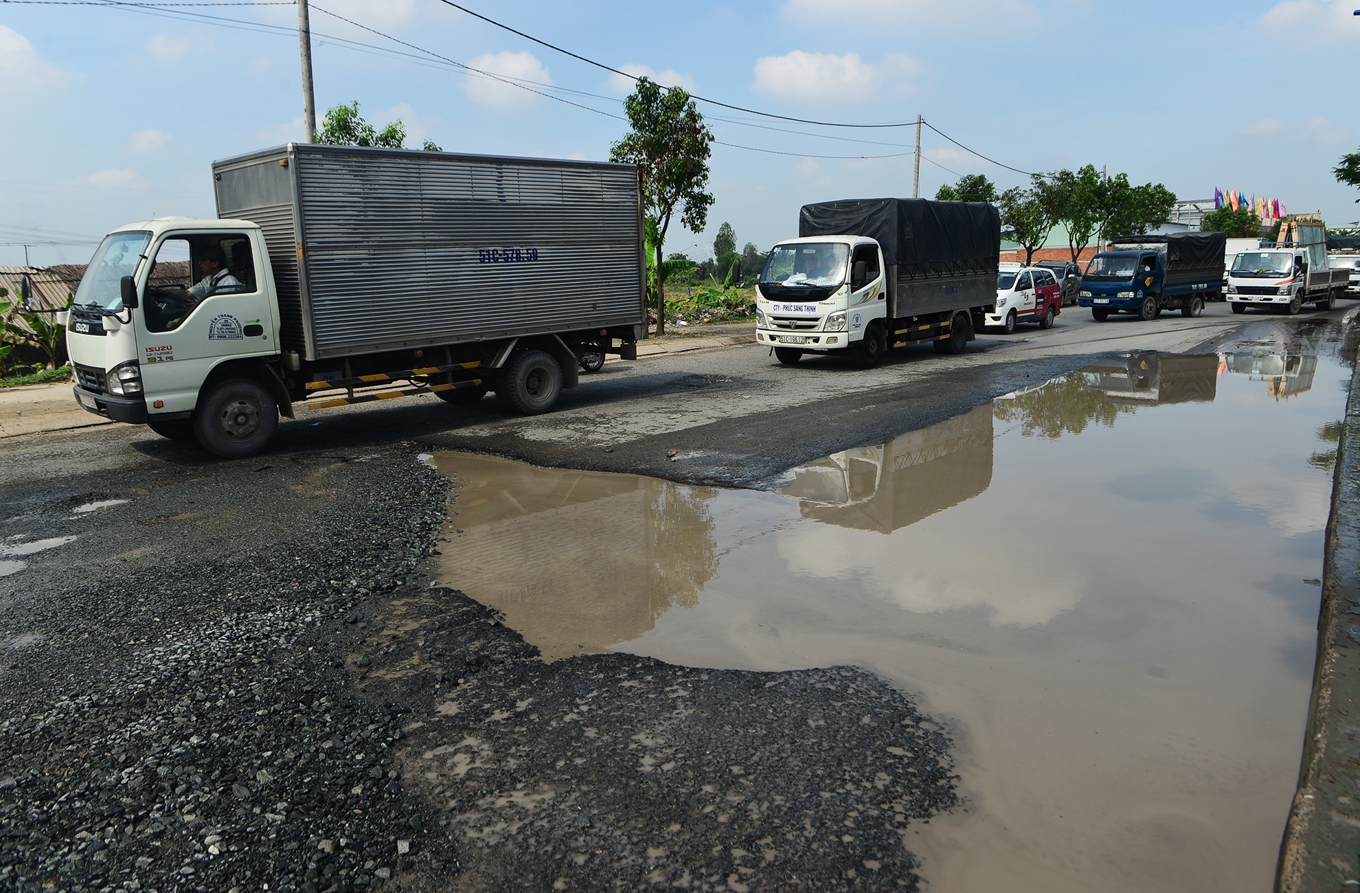 Can canh tuyen duong hong do khong co xe luu thong anh 8