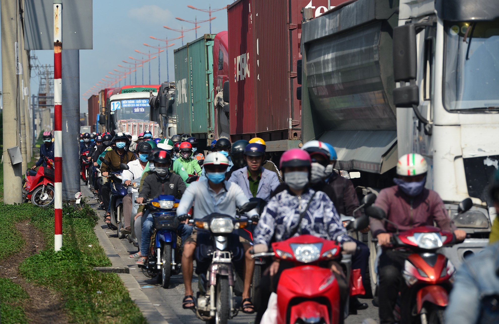 Xe co dac kin tren Xa lo Ha Noi vao ngay cuoi nam anh 13