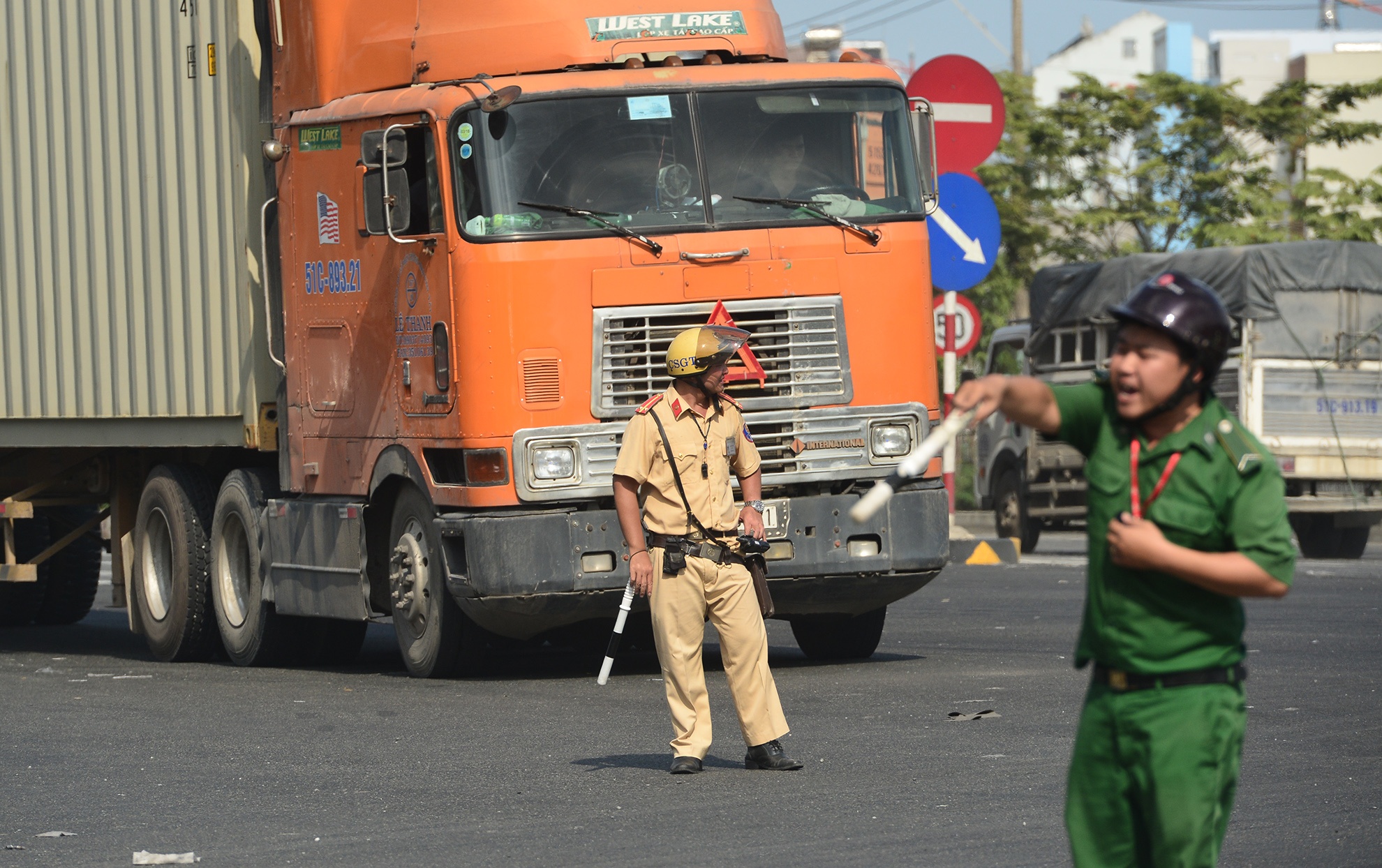 Xe co dac kin tren Xa lo Ha Noi vao ngay cuoi nam anh 18