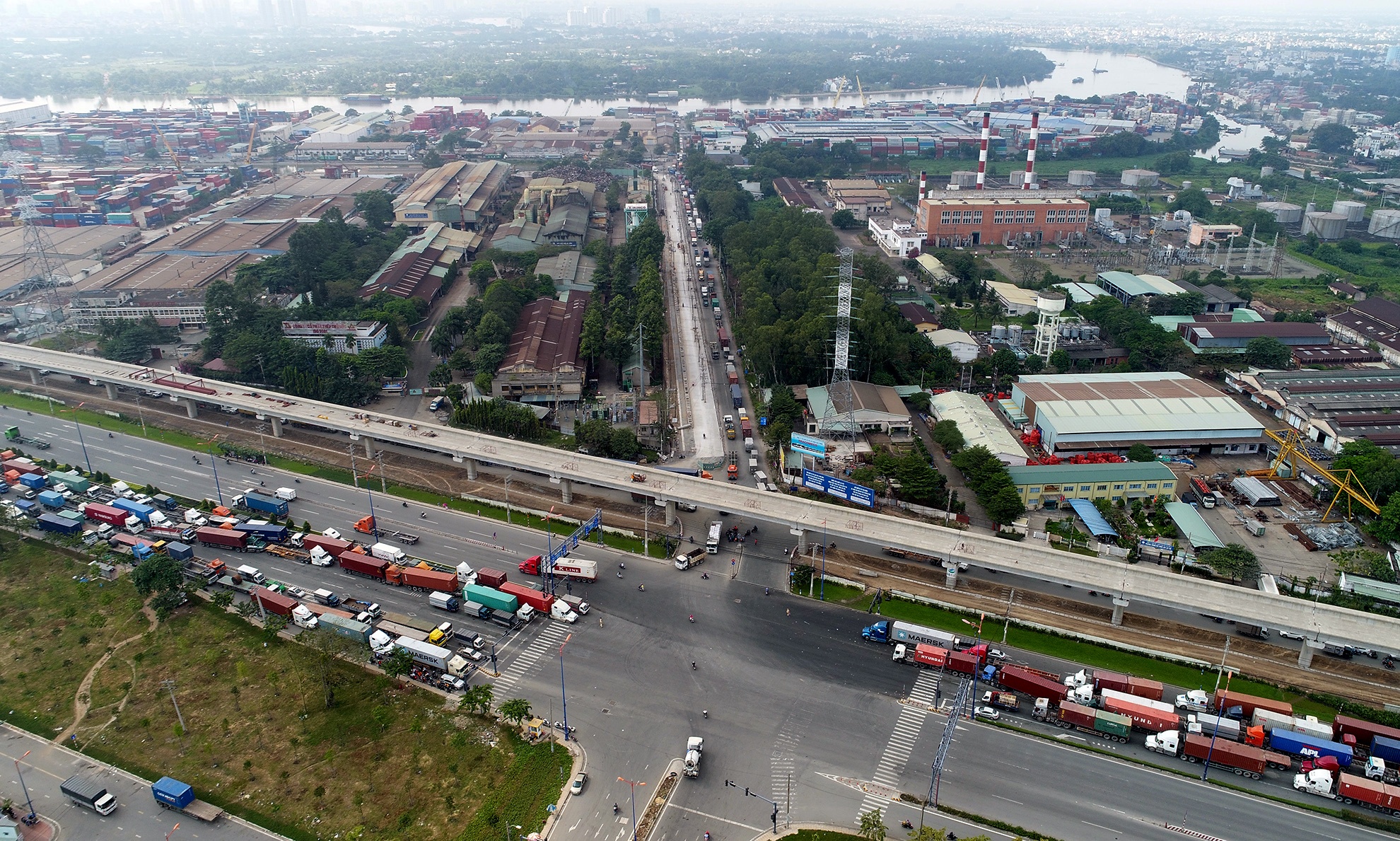 Xe co dac kin tren Xa lo Ha Noi vao ngay cuoi nam anh 2