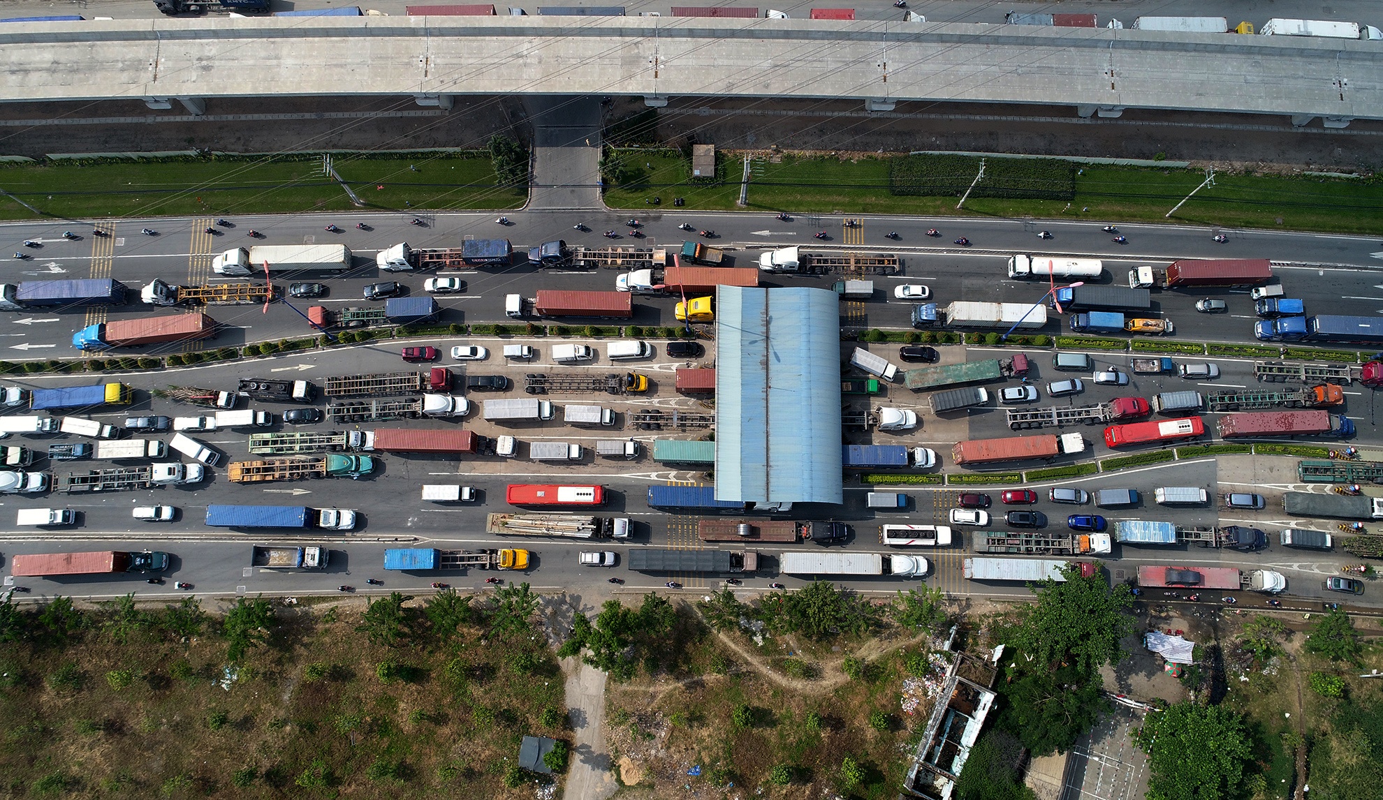 Xe co dac kin tren Xa lo Ha Noi vao ngay cuoi nam anh 5