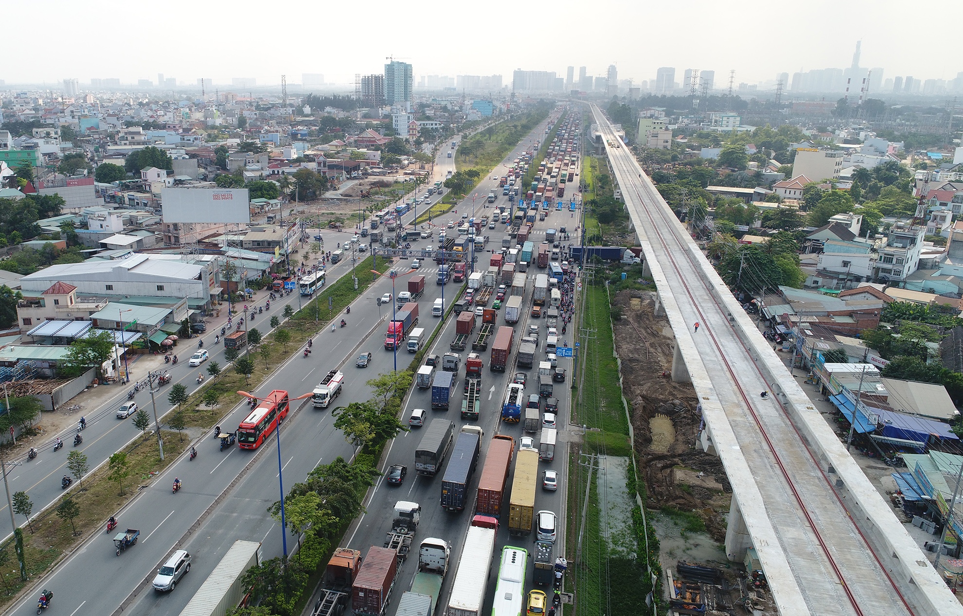 Xe co dac kin tren Xa lo Ha Noi vao ngay cuoi nam anh 9