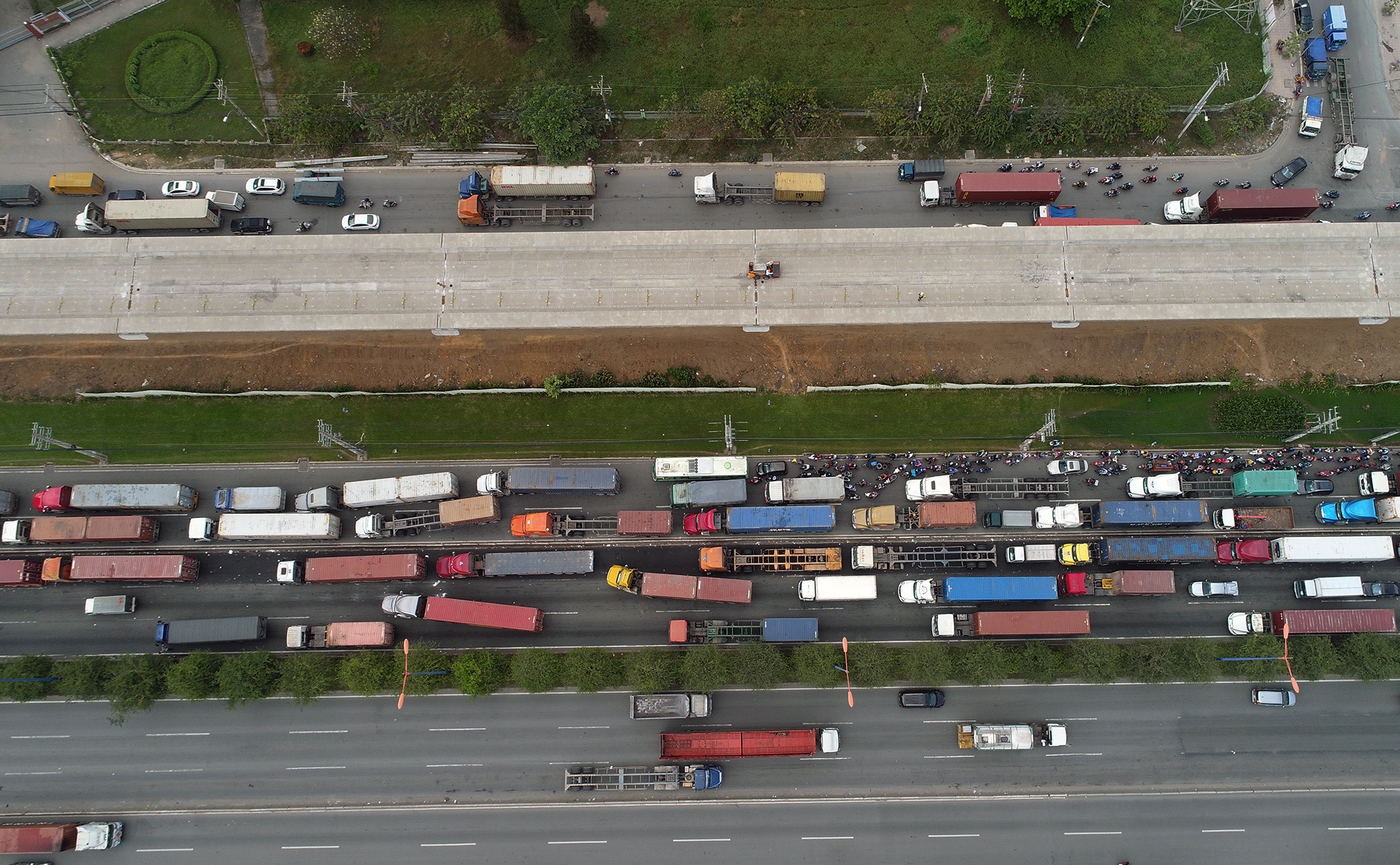 Xe co dac kin tren Xa lo Ha Noi vao ngay cuoi nam anh 10