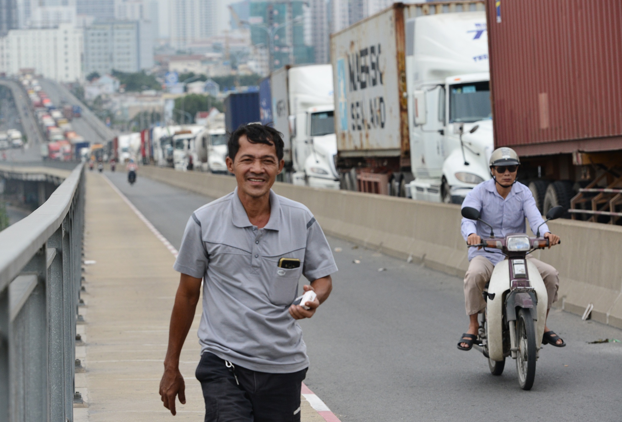 Toa canh giao thong vao cang Cat Lai anh 10