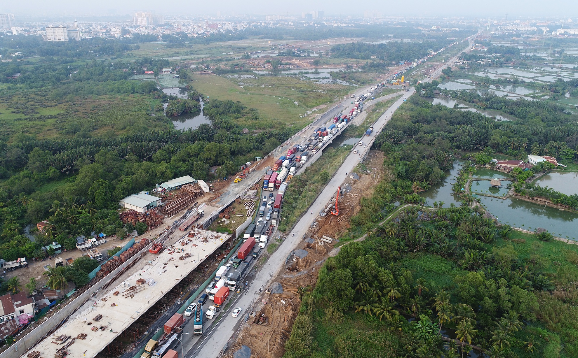 Toa canh giao thong vao cang Cat Lai anh 14