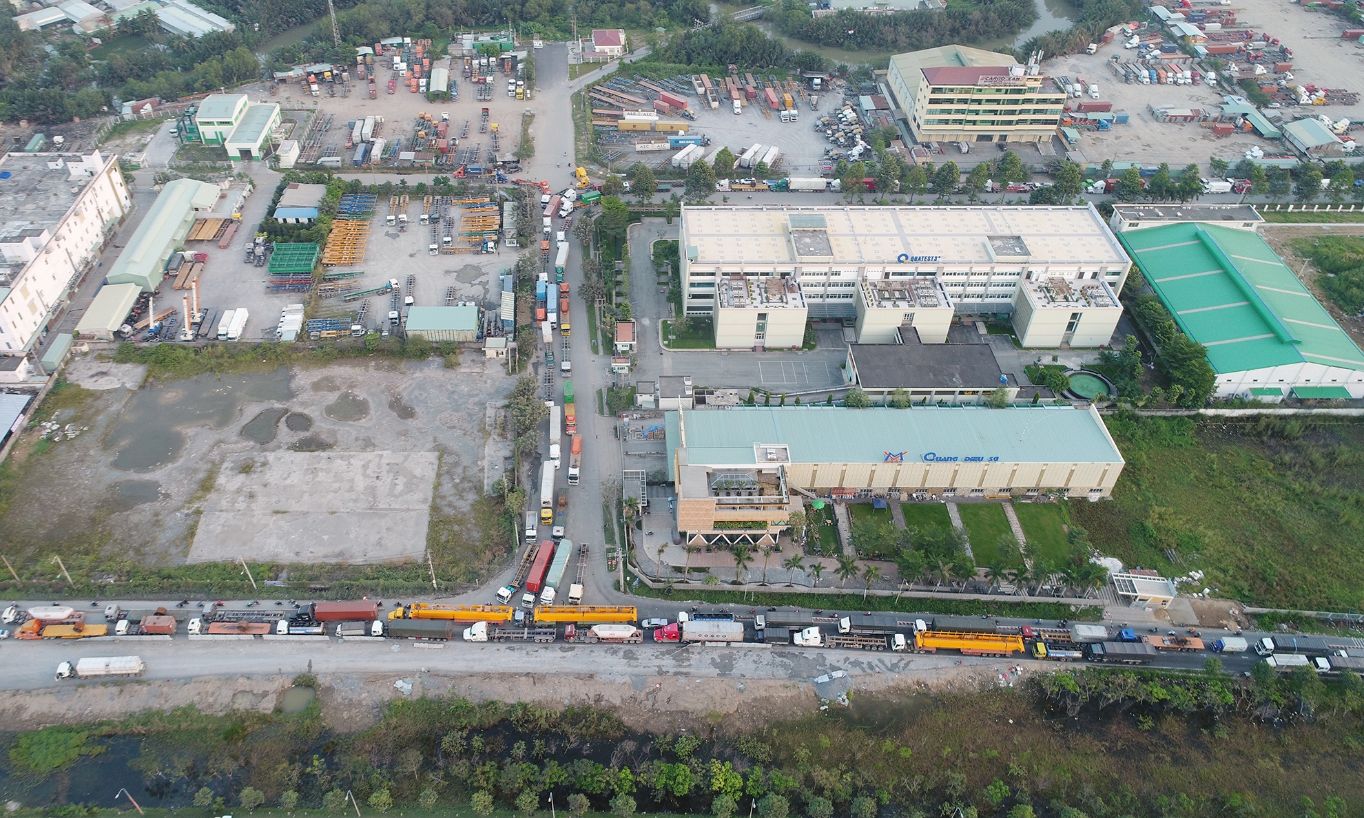 Toa canh giao thong vao cang Cat Lai anh 22