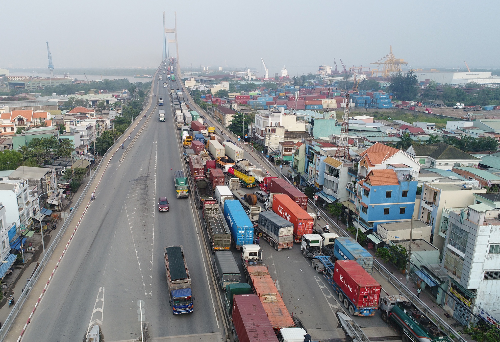 Toa canh giao thong vao cang Cat Lai anh 25