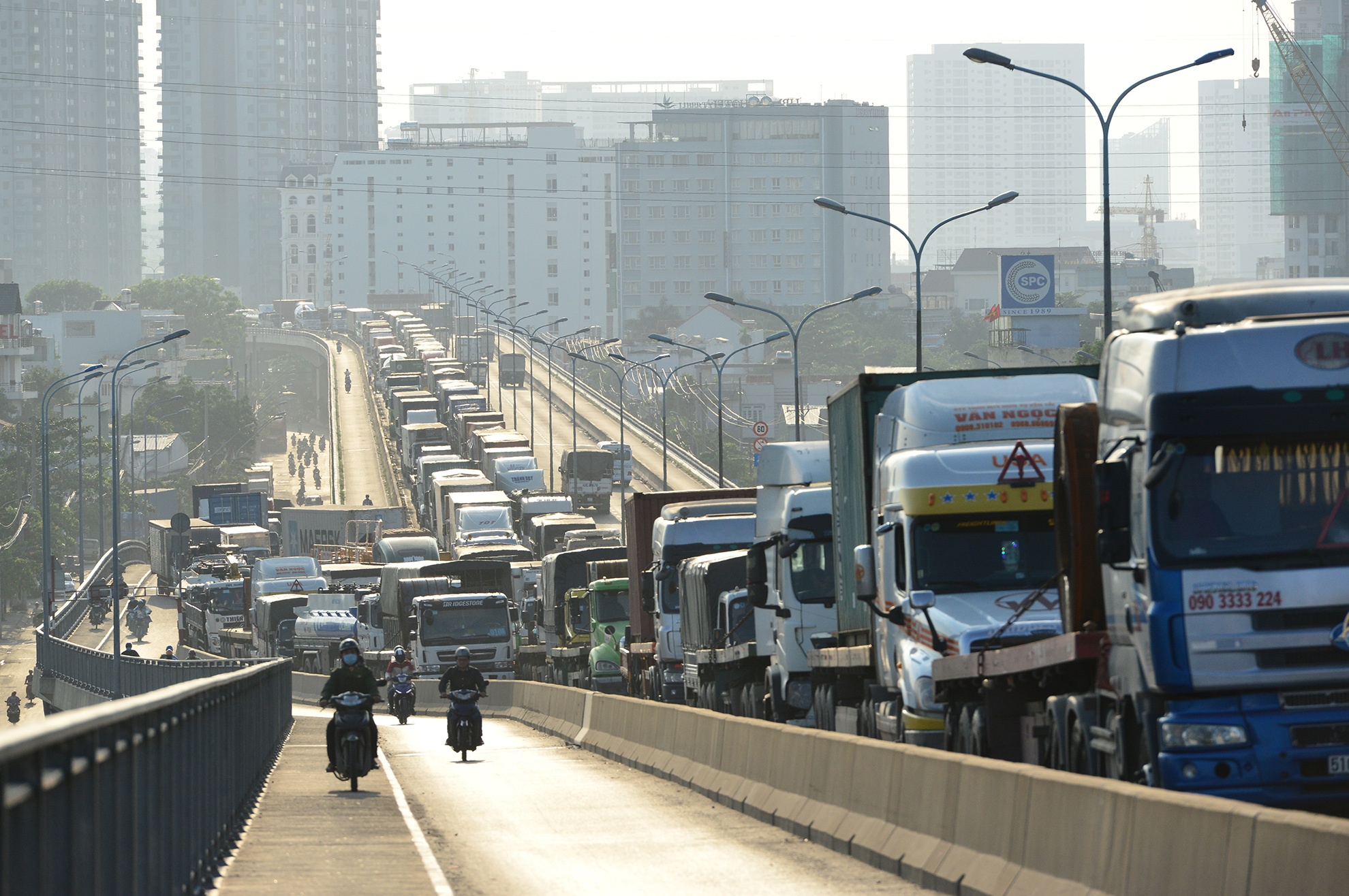 Toa canh giao thong vao cang Cat Lai anh 1