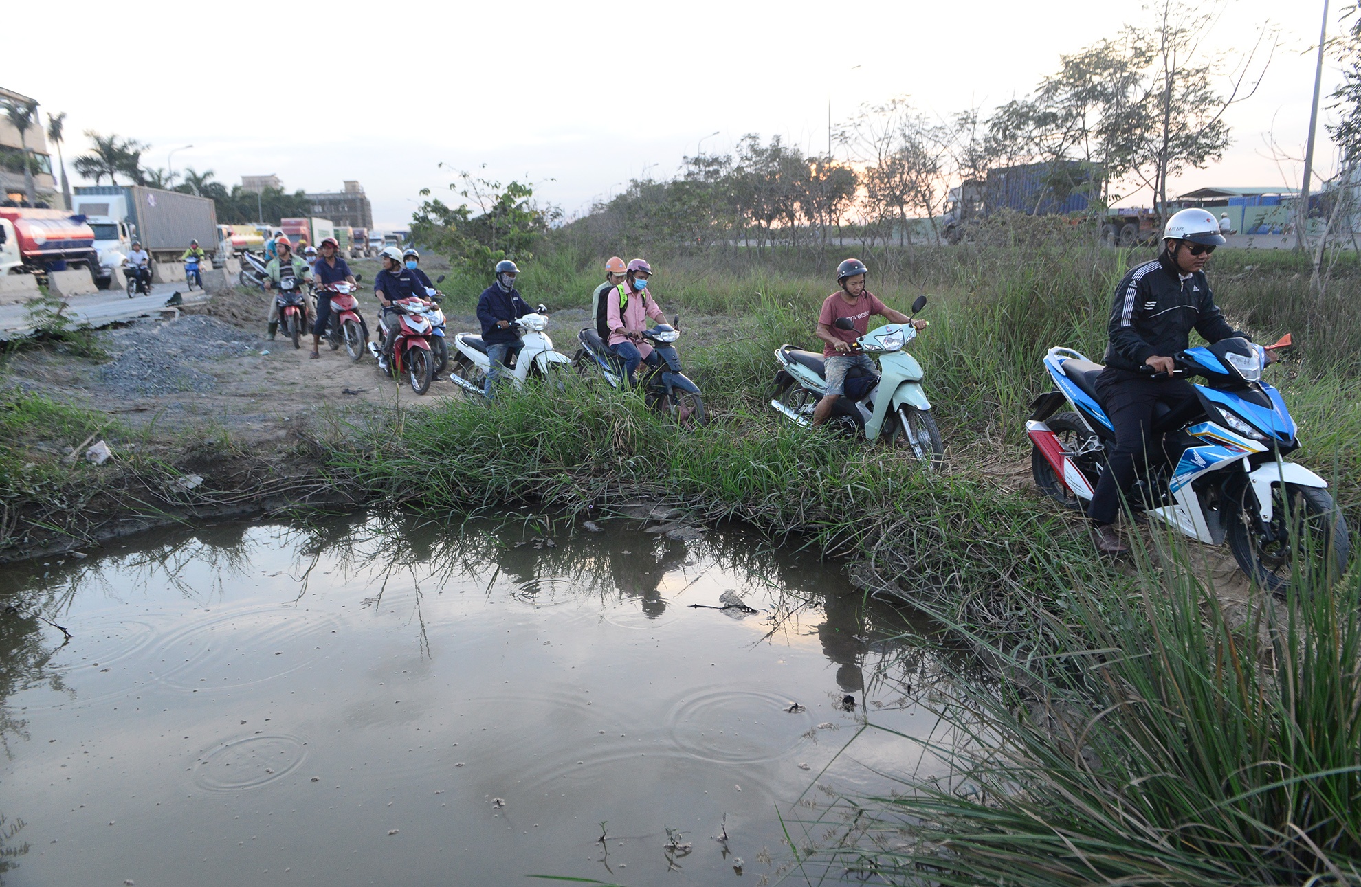 Toa canh giao thong vao cang Cat Lai anh 32