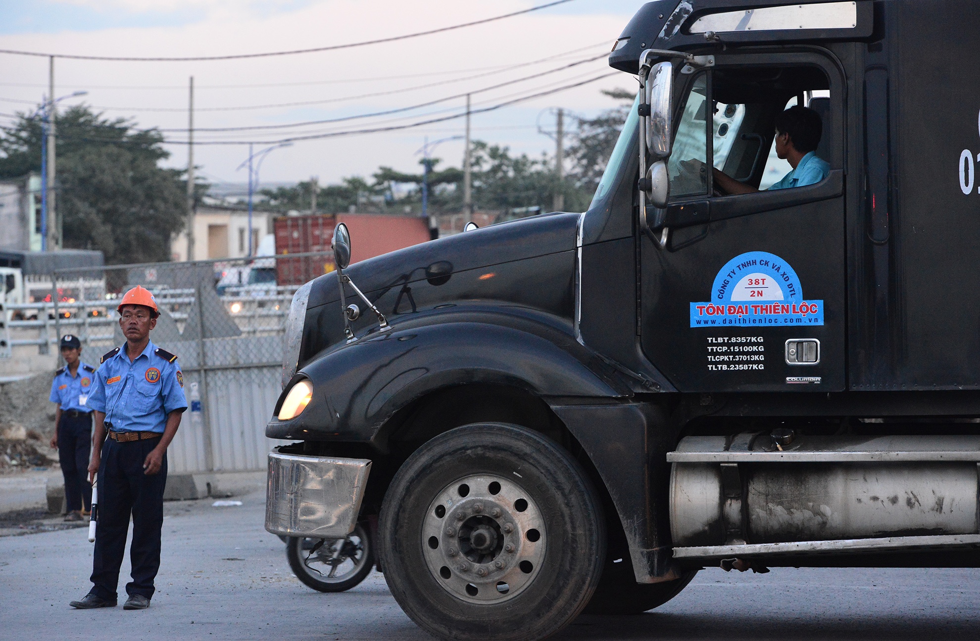 Toa canh giao thong vao cang Cat Lai anh 18