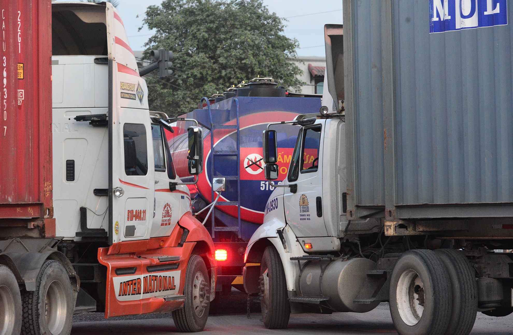 Toa canh giao thong vao cang Cat Lai anh 17