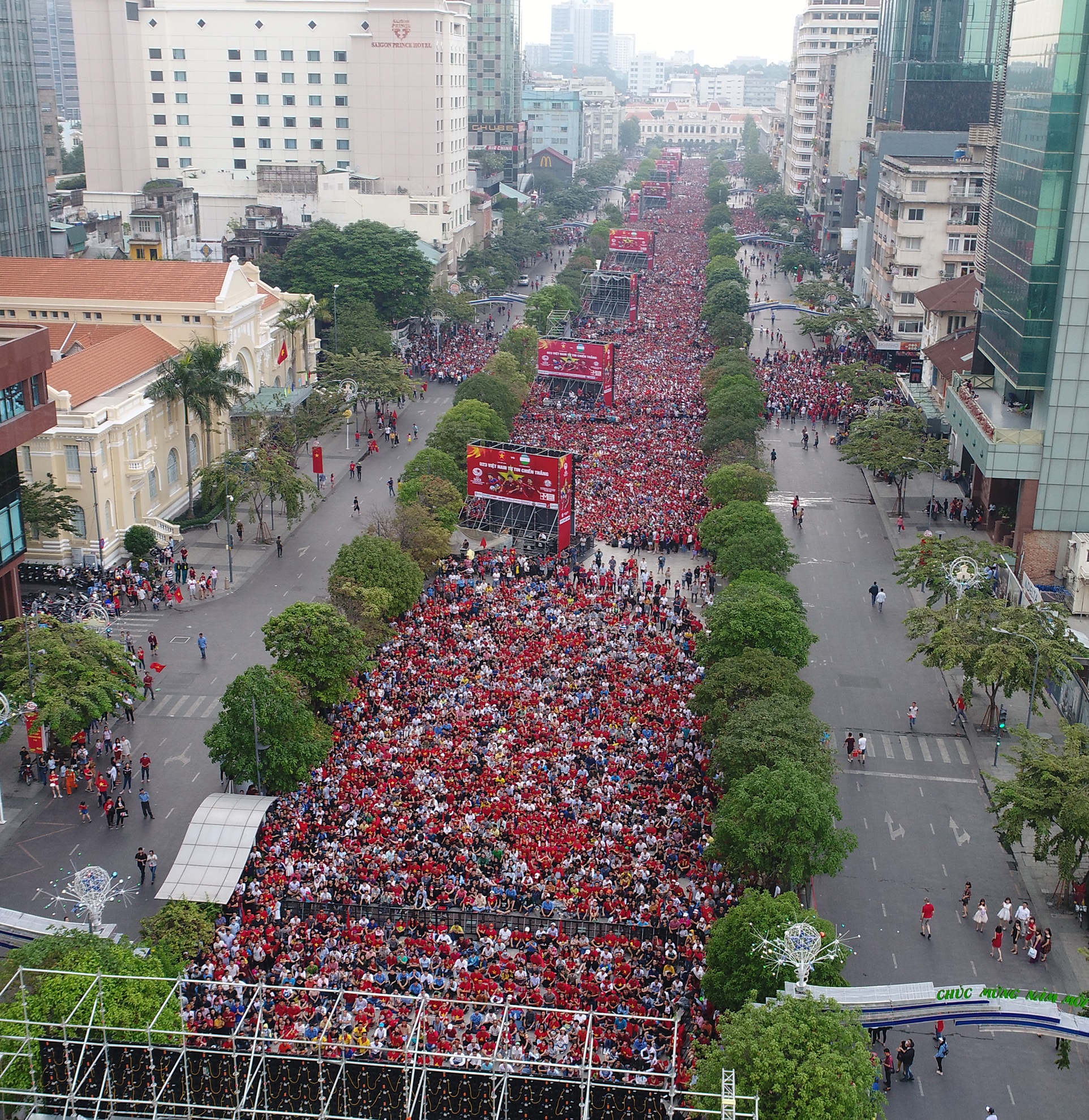 pho di bo Nguyen Hue anh 2
