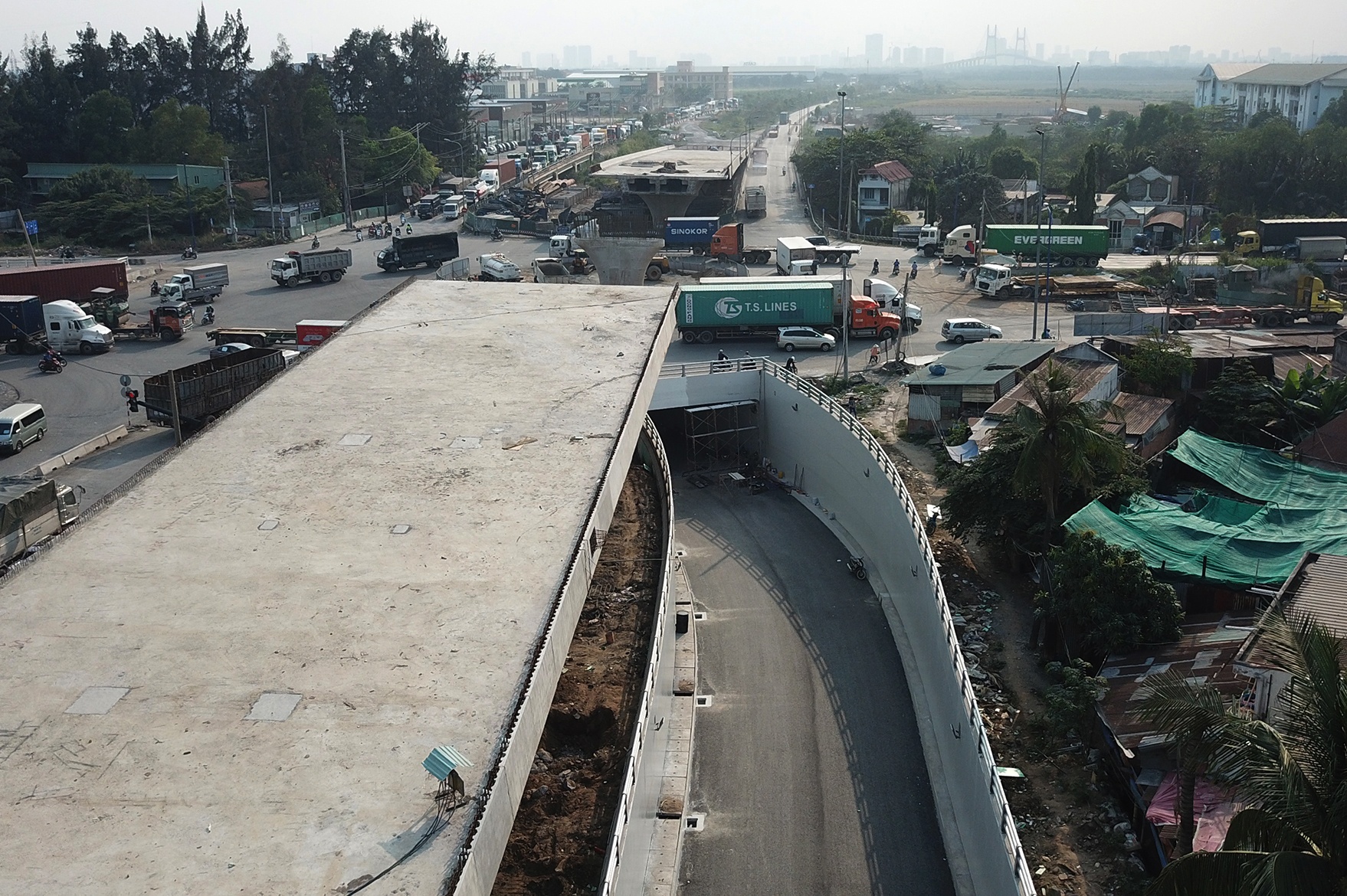 Hoan thanh ham chui vao cang lon nhat Viet Nam o Sai Gon hinh anh