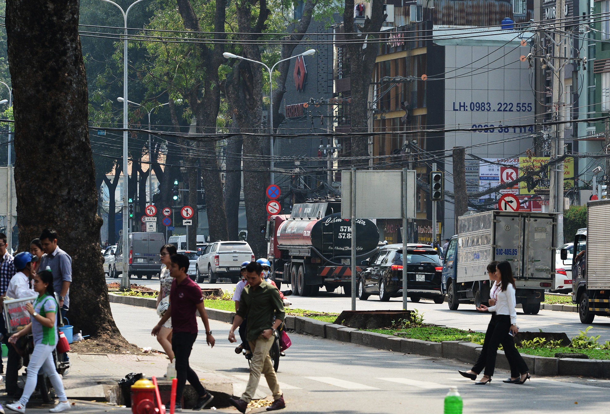 hang cay duong Ton Duc Thang truoc va sau khi don anh 20