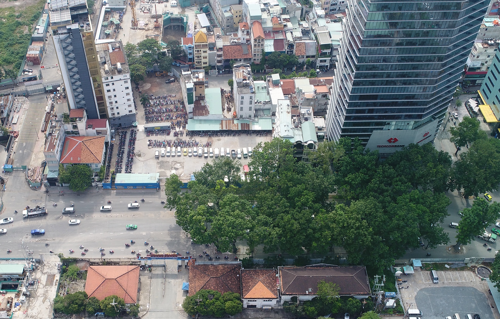 hang cay duong Ton Duc Thang truoc va sau khi don anh 32