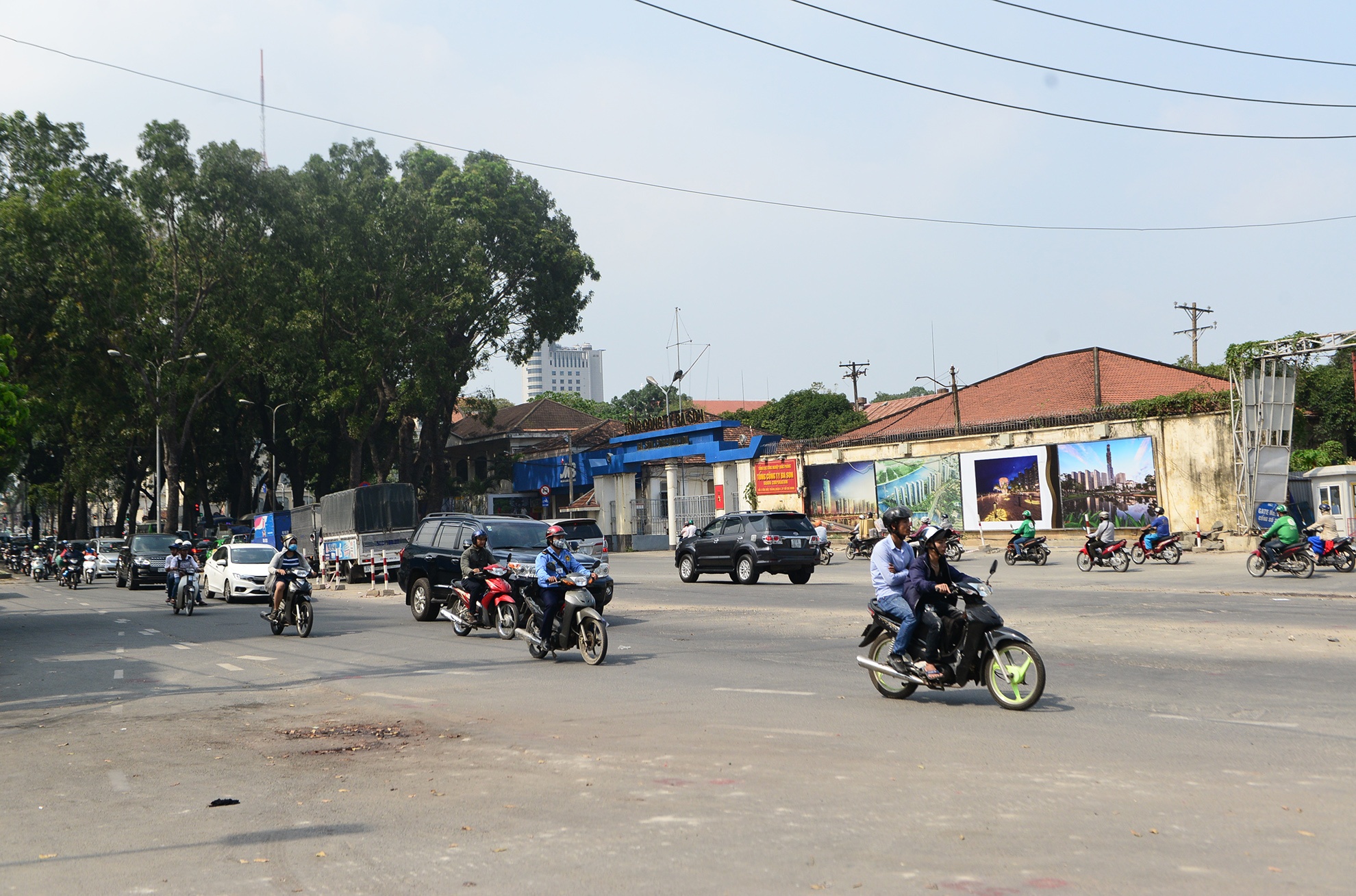 hang cay duong Ton Duc Thang truoc va sau khi don anh 36