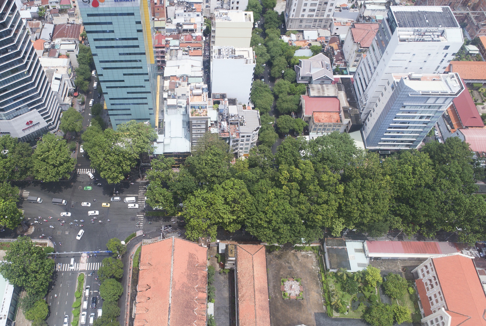 hang cay duong Ton Duc Thang truoc va sau khi don anh 3