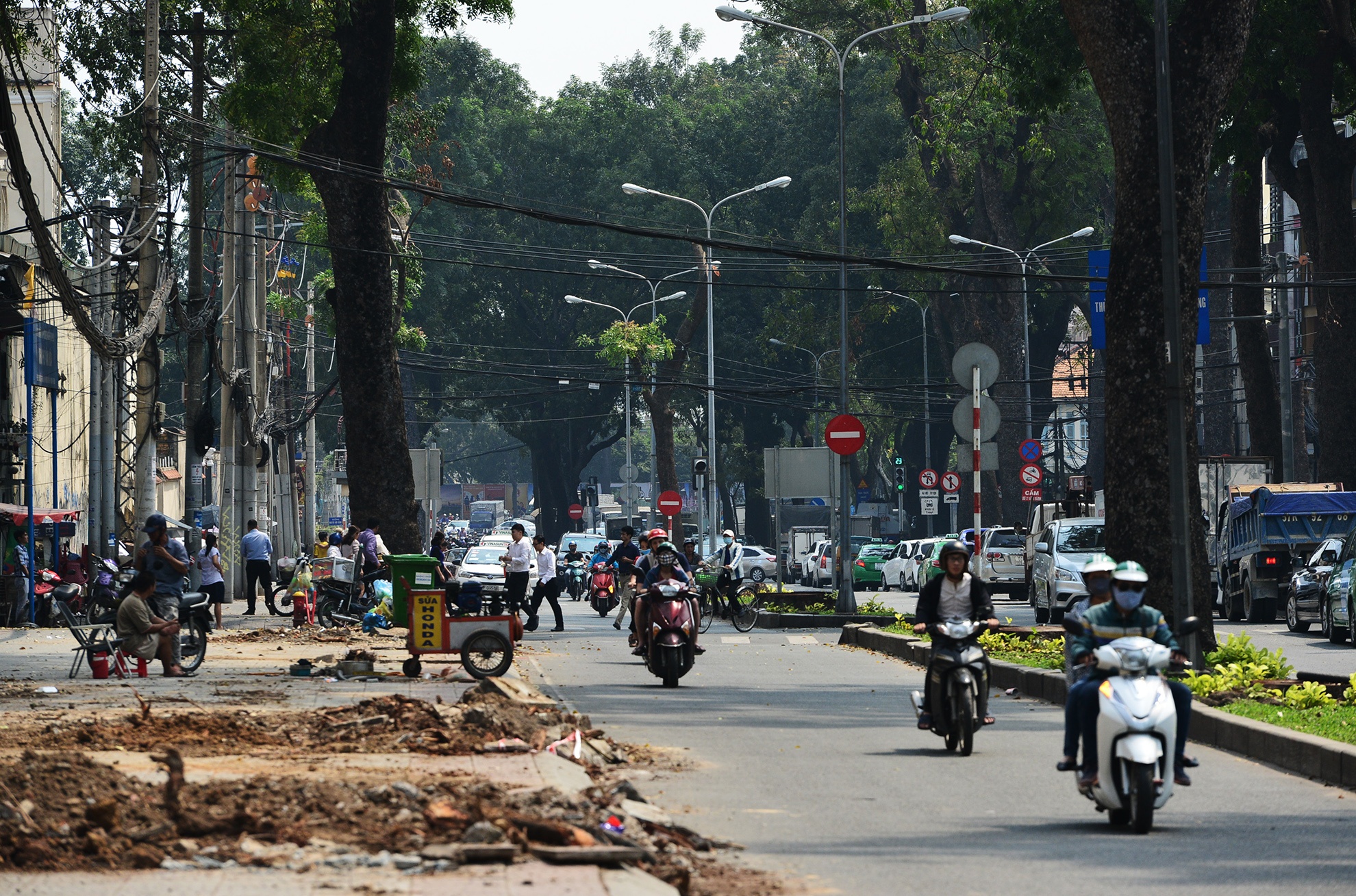 hang cay duong Ton Duc Thang truoc va sau khi don anh 8