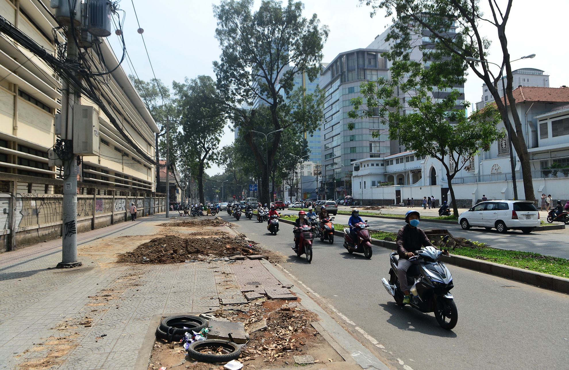 hang cay duong Ton Duc Thang truoc va sau khi don anh 12