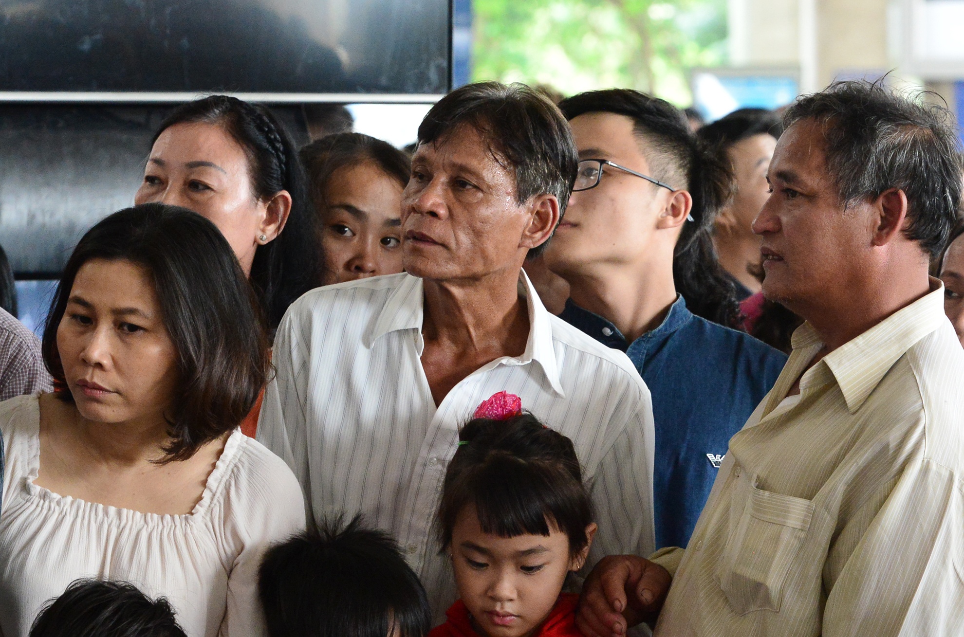 cho don Viet kieu ve an Tet o san bay Tan Son Nhat anh 8