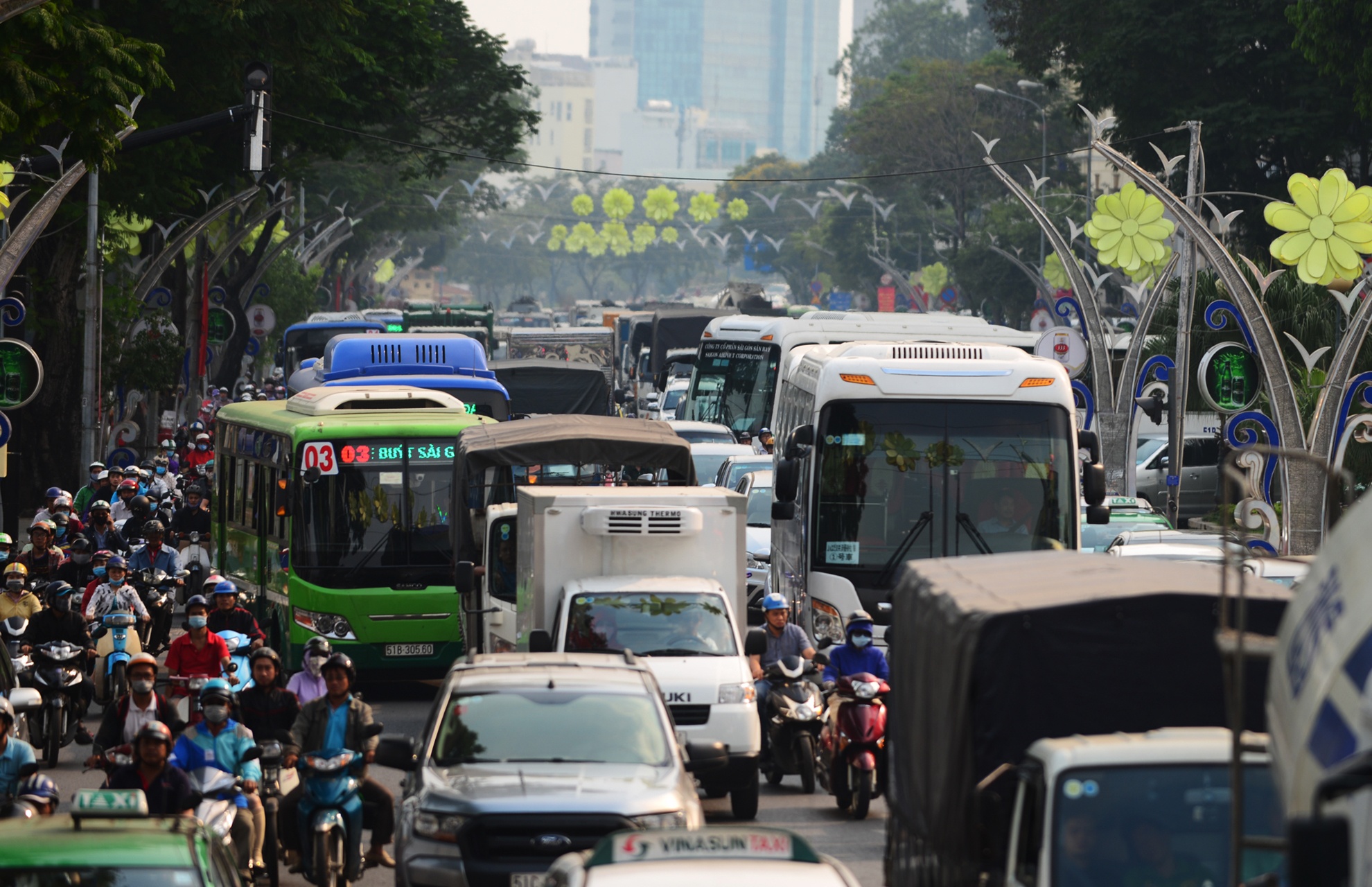 nhieu tuyen duong o Sai Gon ket xe dip can Tet anh 11