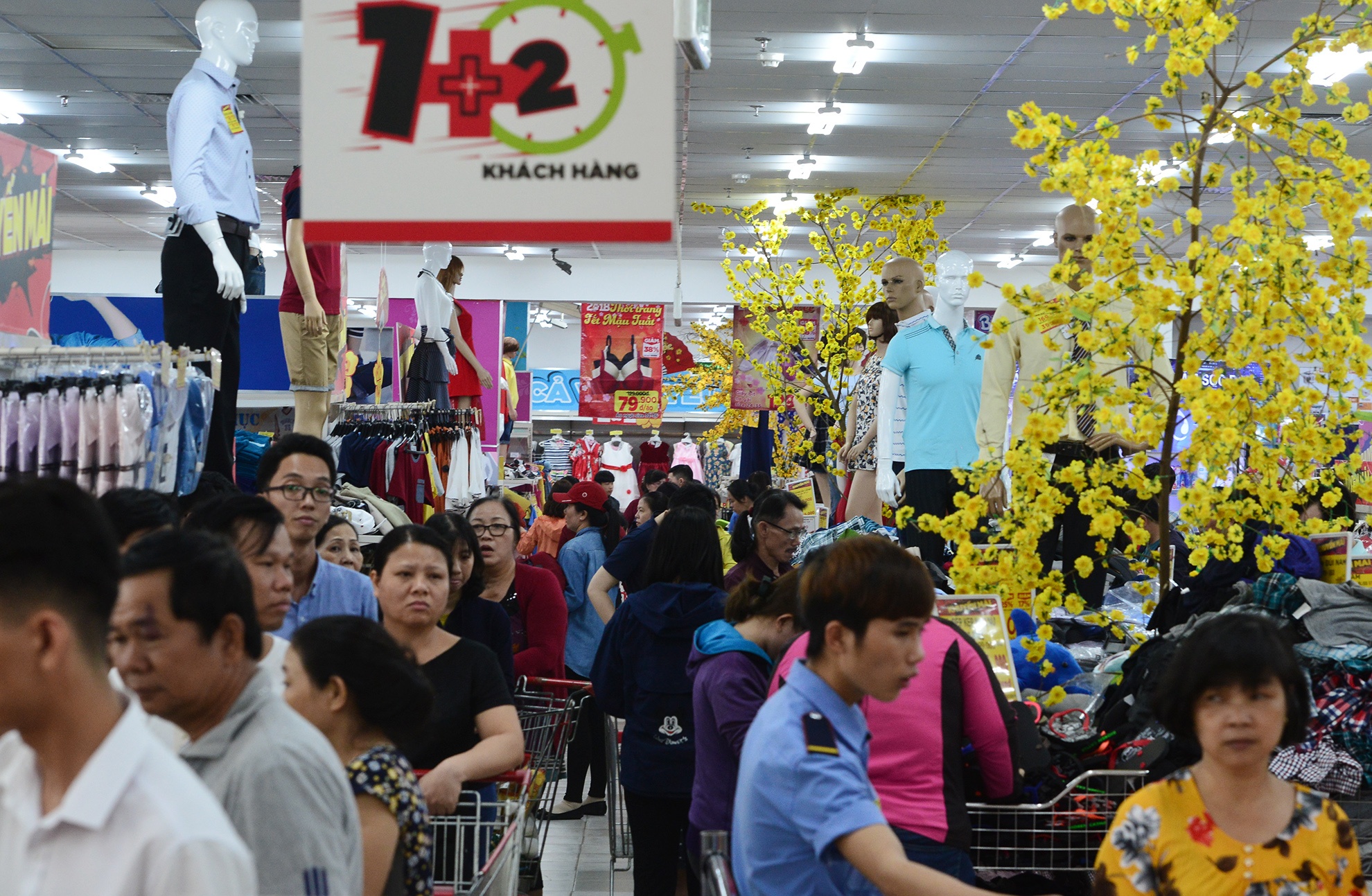 cho thanh toan khi mua sam Tet o Sai Gon anh 11