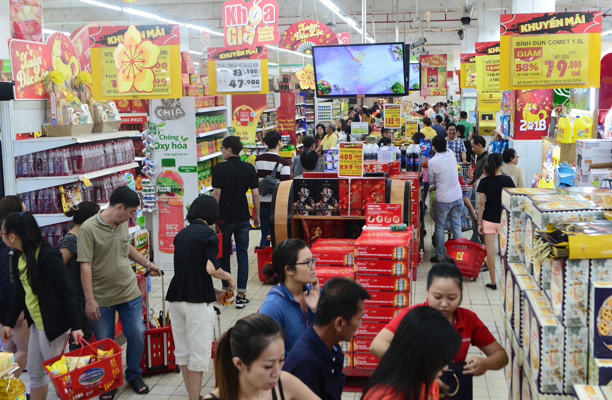 cho thanh toan khi mua sam Tet o Sai Gon anh 12