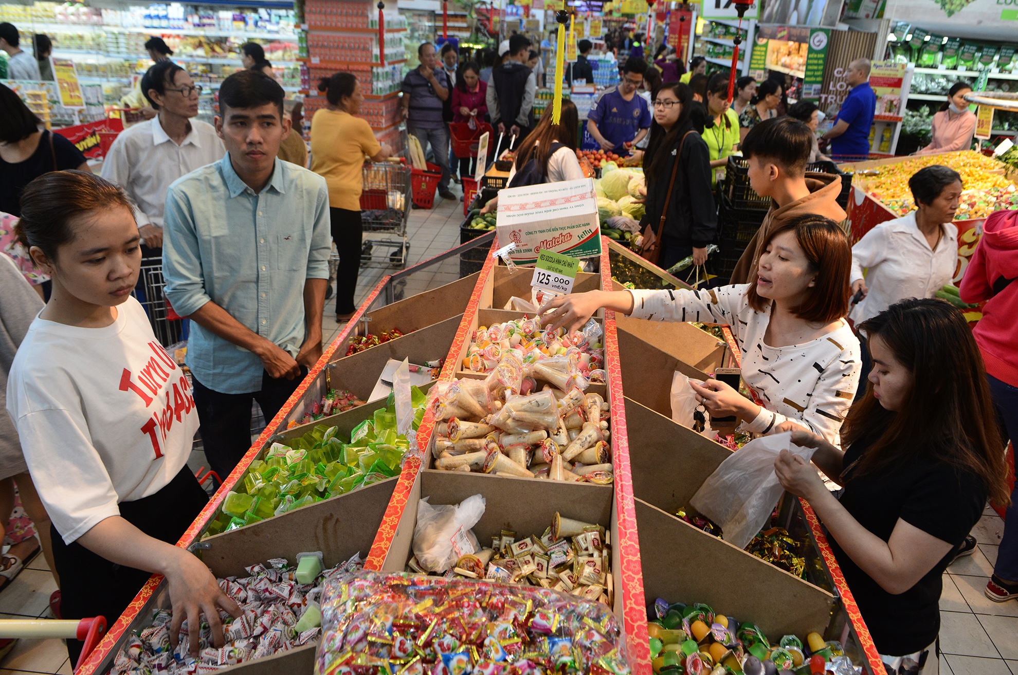 cho thanh toan khi mua sam Tet o Sai Gon anh 17