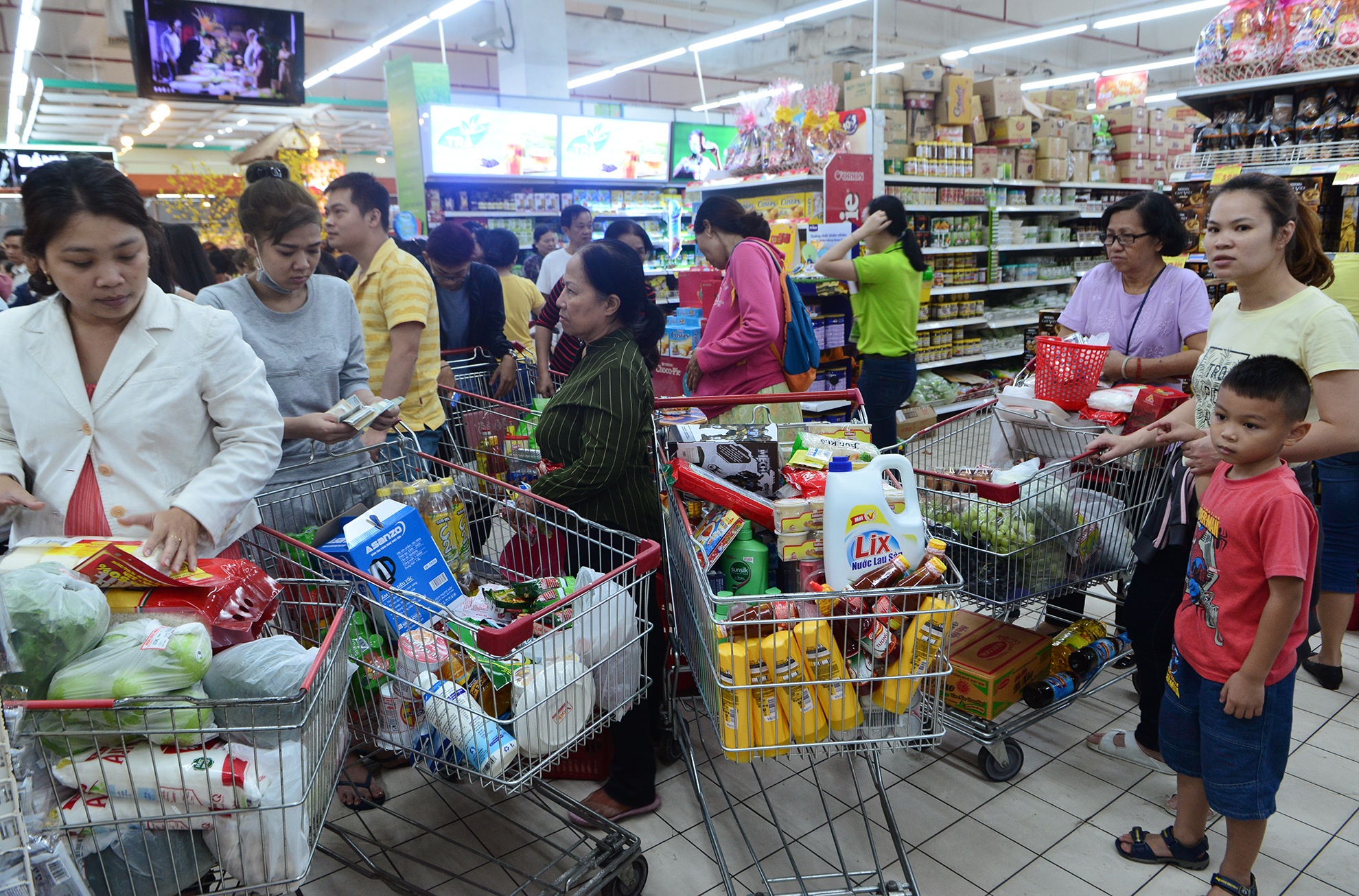 cho thanh toan khi mua sam Tet o Sai Gon anh 3