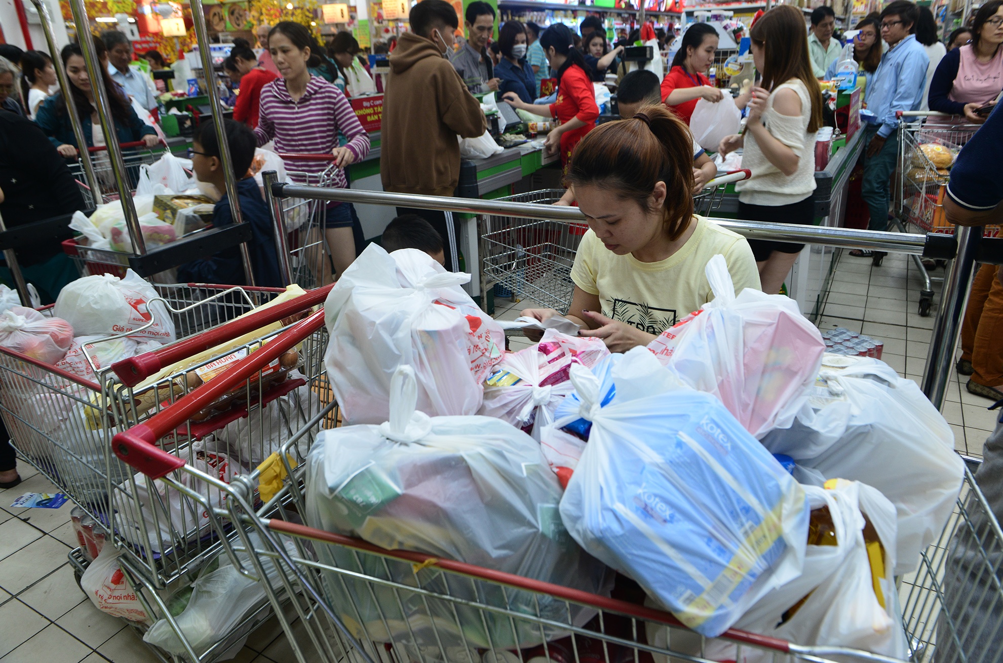 cho thanh toan khi mua sam Tet o Sai Gon anh 9