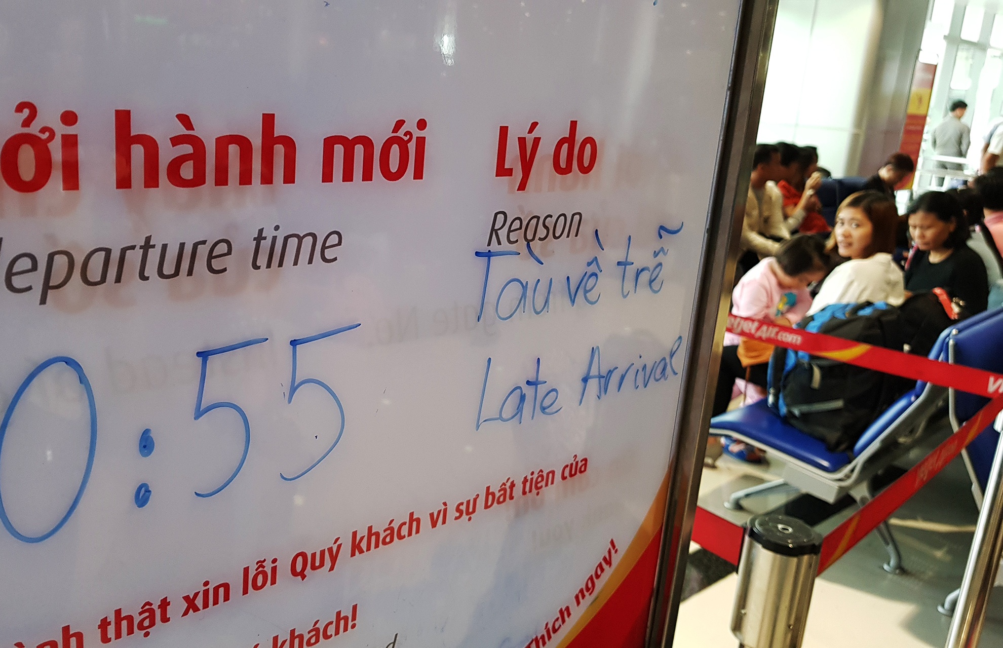 canh dong duc o san bay Tan Son Nhat ngay can Tet anh 17