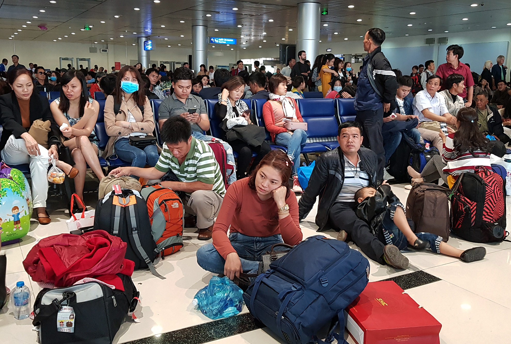 canh dong duc o san bay Tan Son Nhat ngay can Tet anh 18