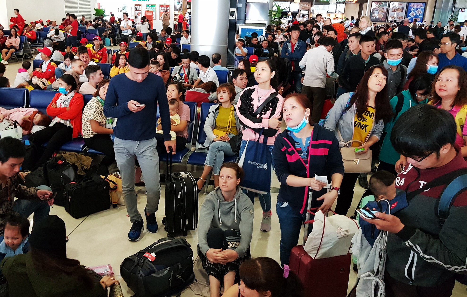 canh dong duc o san bay Tan Son Nhat ngay can Tet anh 20