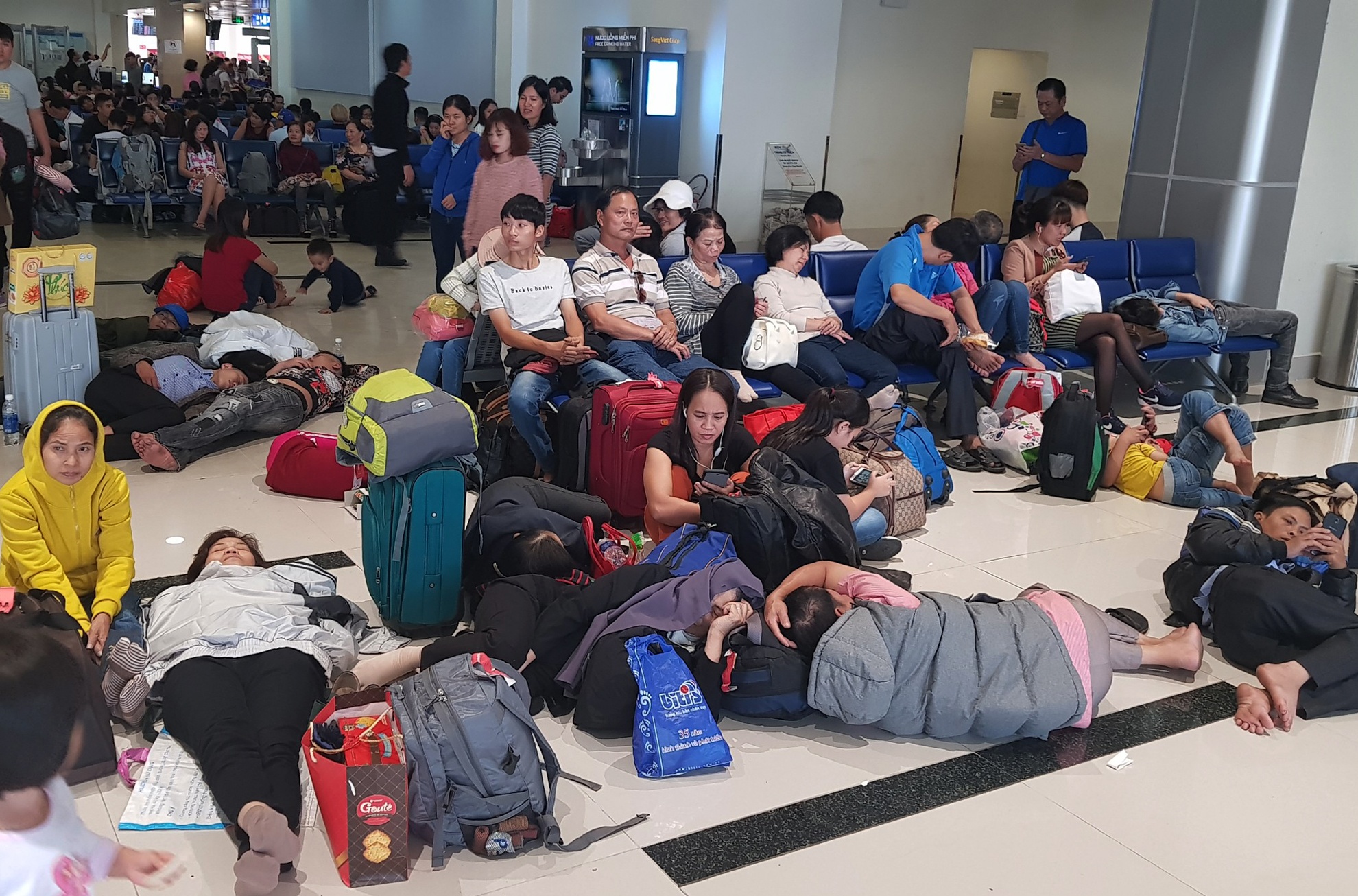 canh dong duc o san bay Tan Son Nhat ngay can Tet anh 21