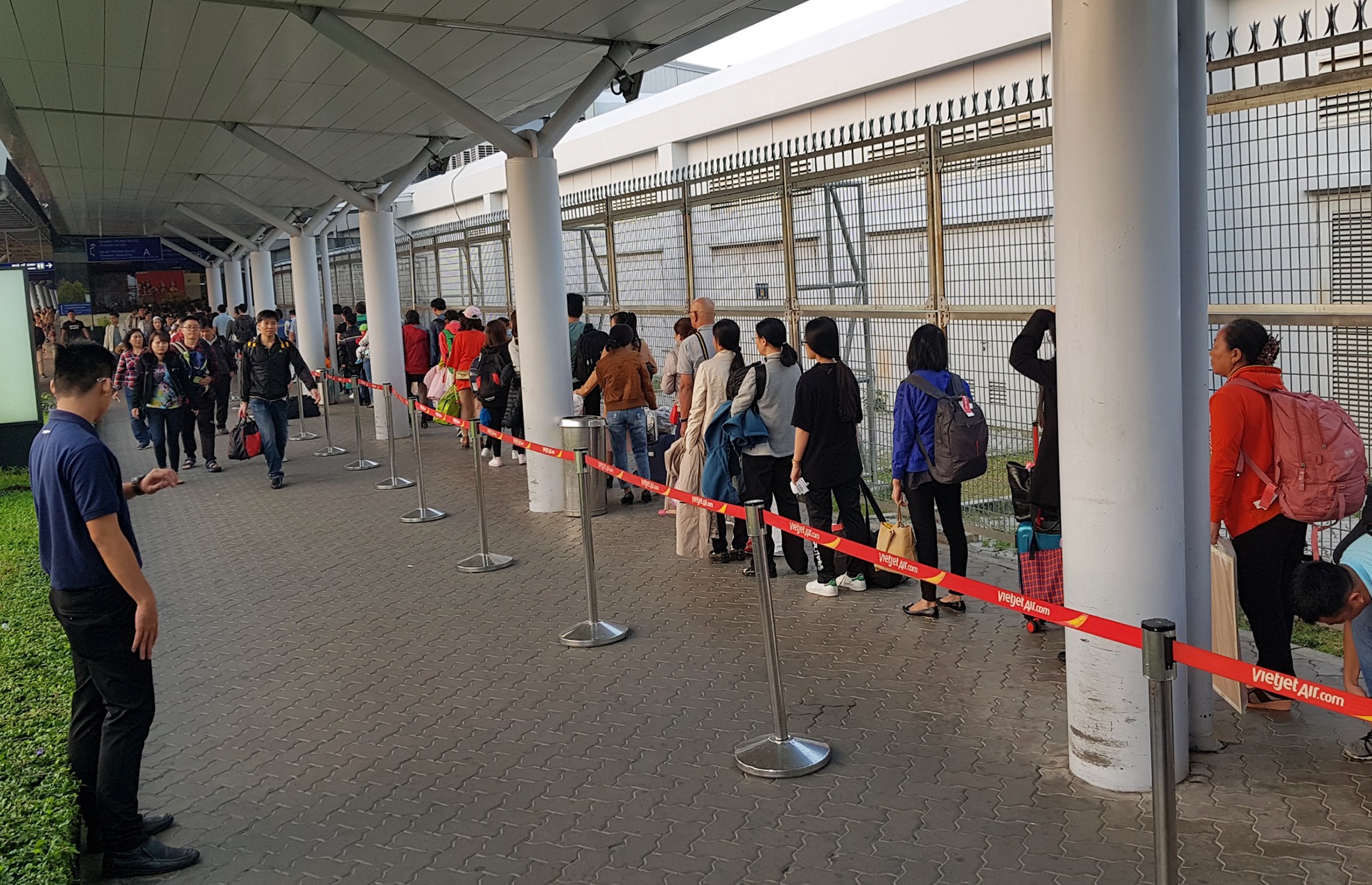 canh dong duc o san bay Tan Son Nhat ngay can Tet anh 3