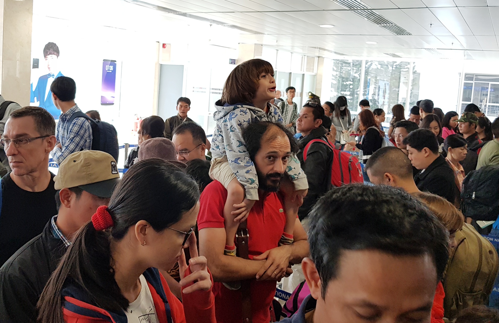 canh dong duc o san bay Tan Son Nhat ngay can Tet anh 8