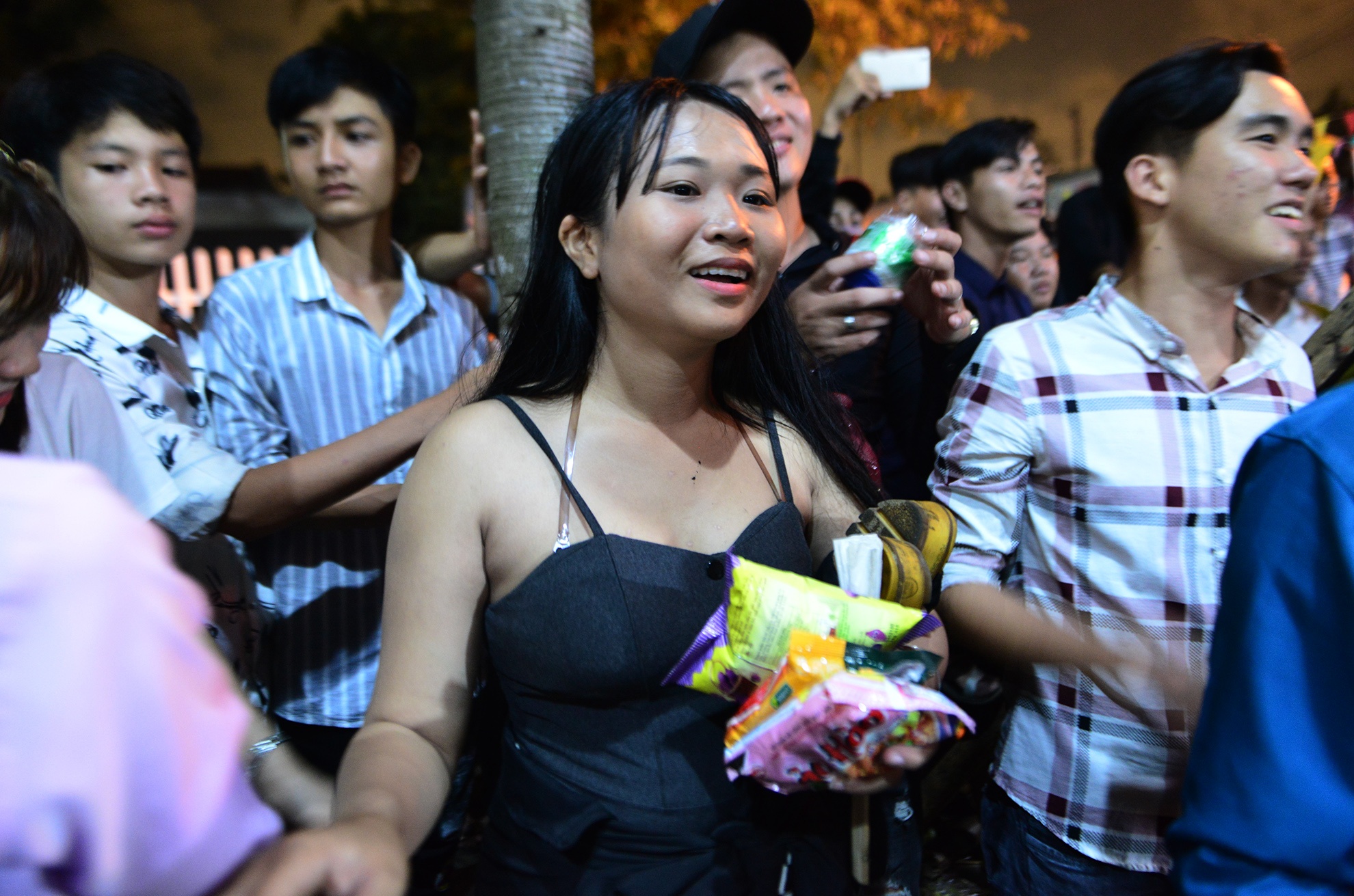 tranh do cung giua dem o mien Tay anh 12