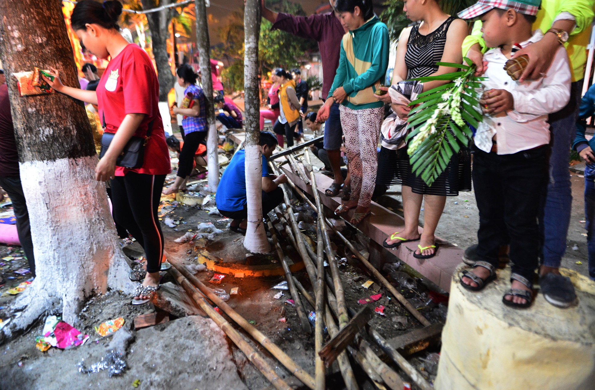 tranh do cung giua dem o mien Tay anh 18