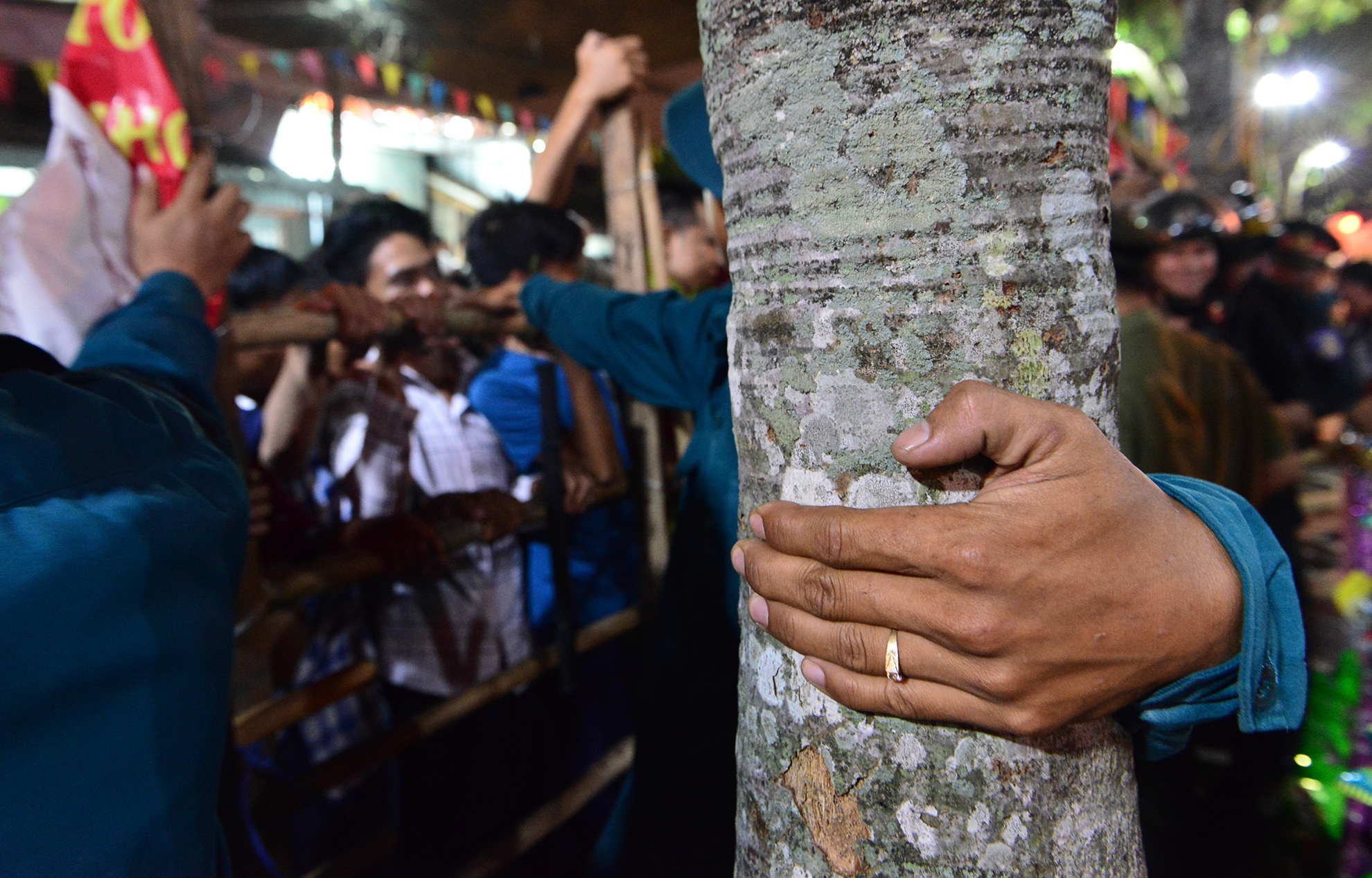 tranh do cung giua dem o mien Tay anh 4