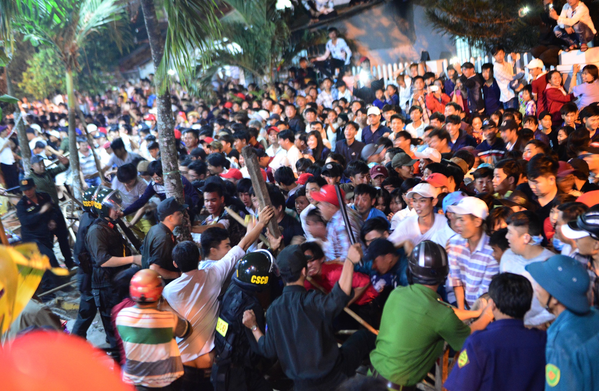 tranh do cung giua dem o mien Tay anh 6