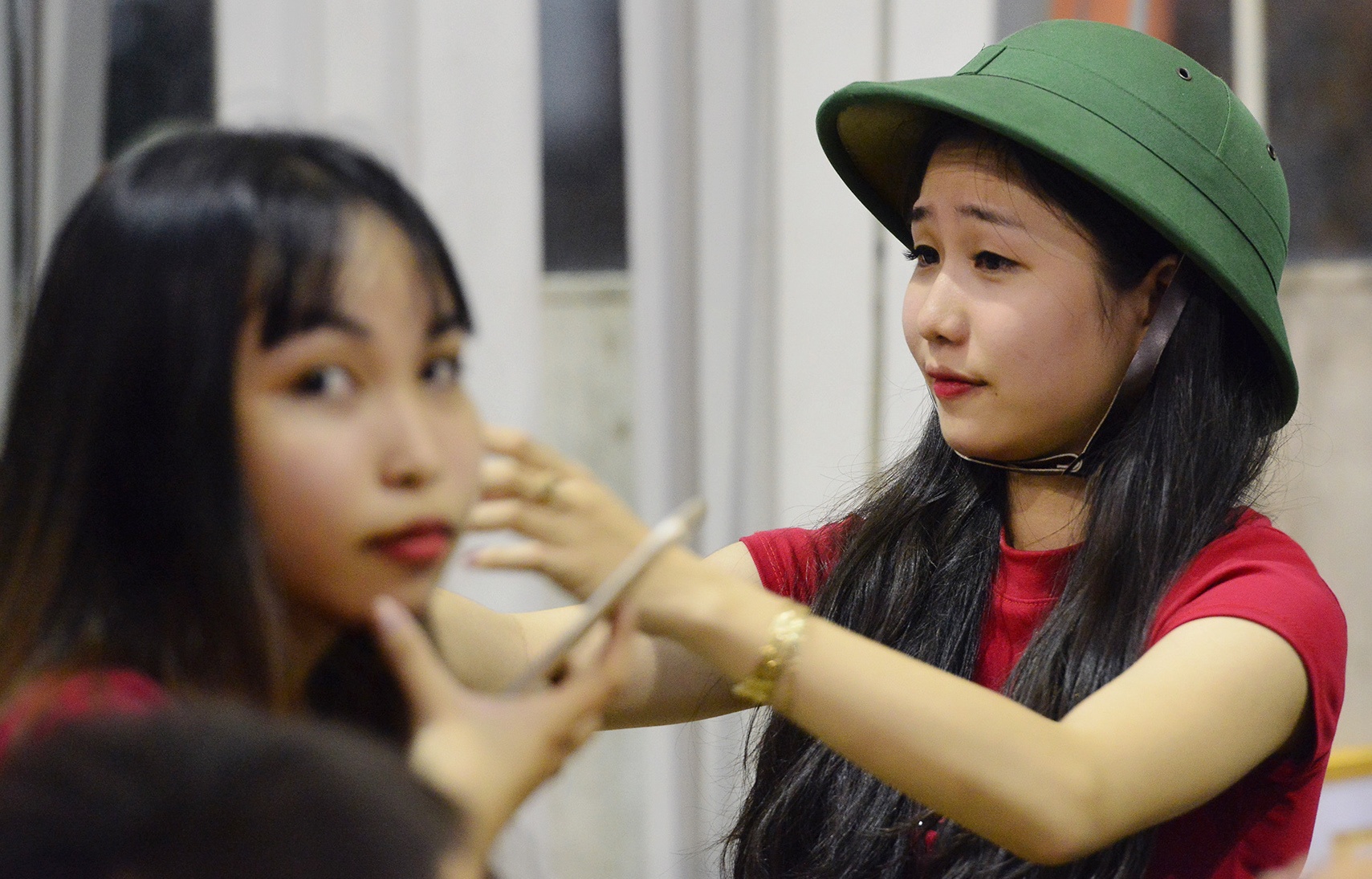 Thanh nien Sai Gon hoi trai tong quan hinh anh