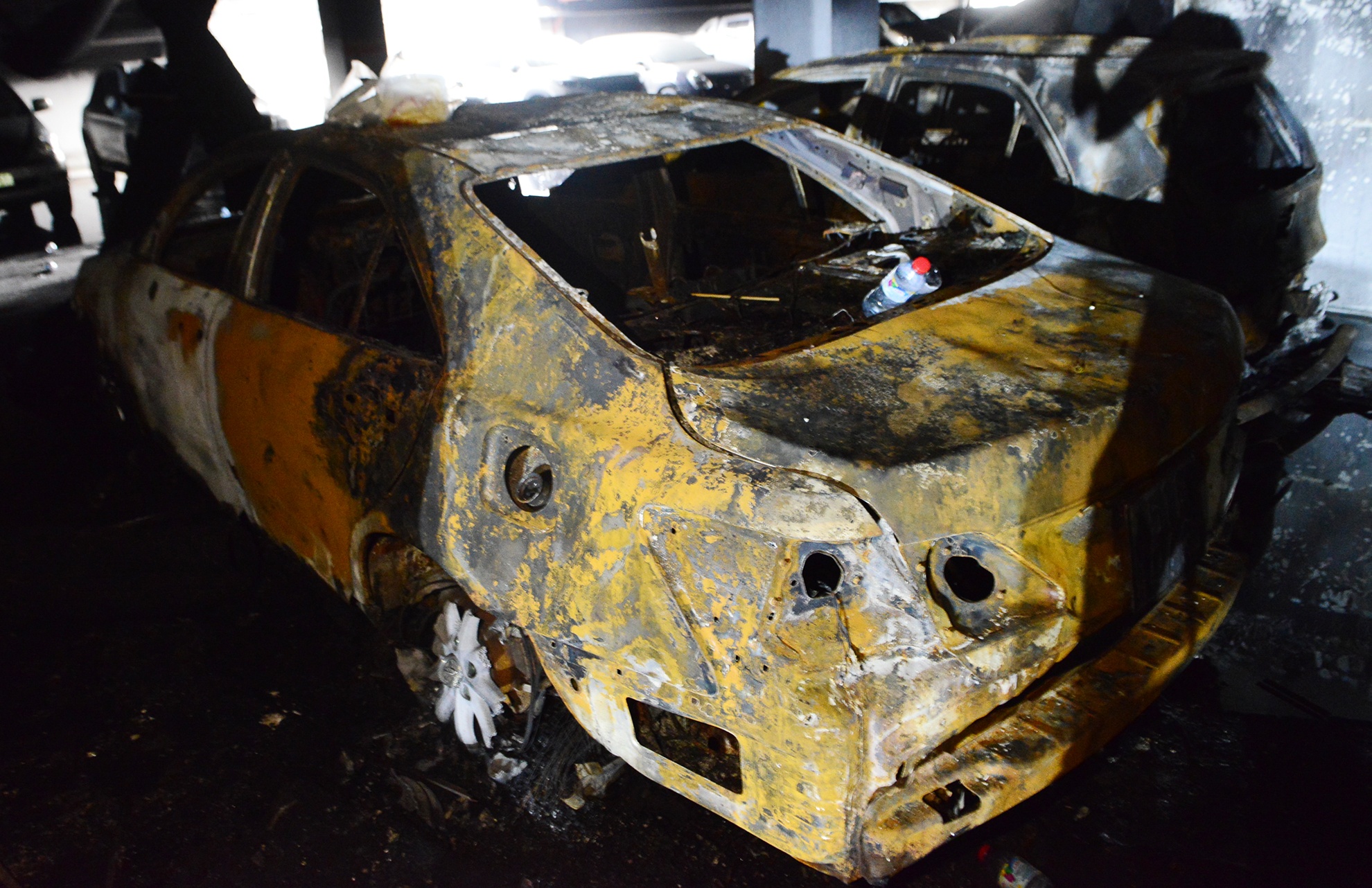 Ben trong ham chung cu Carina Plaza bi chay lam chet 13 nguoi hinh anh