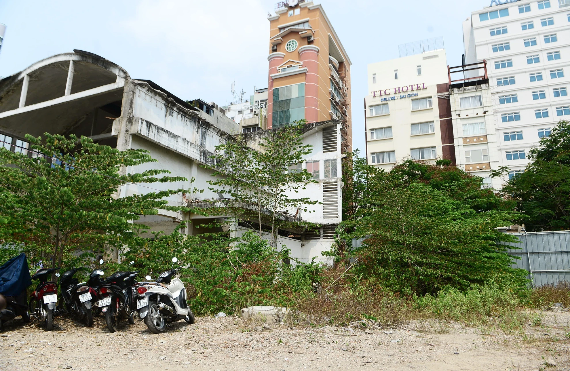 khu dat vang cong truong Me Linh anh 6