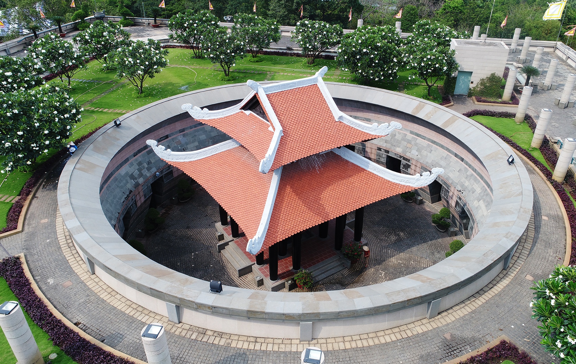 Den tuong niem cac Vua Hung o TP.HCM anh 10