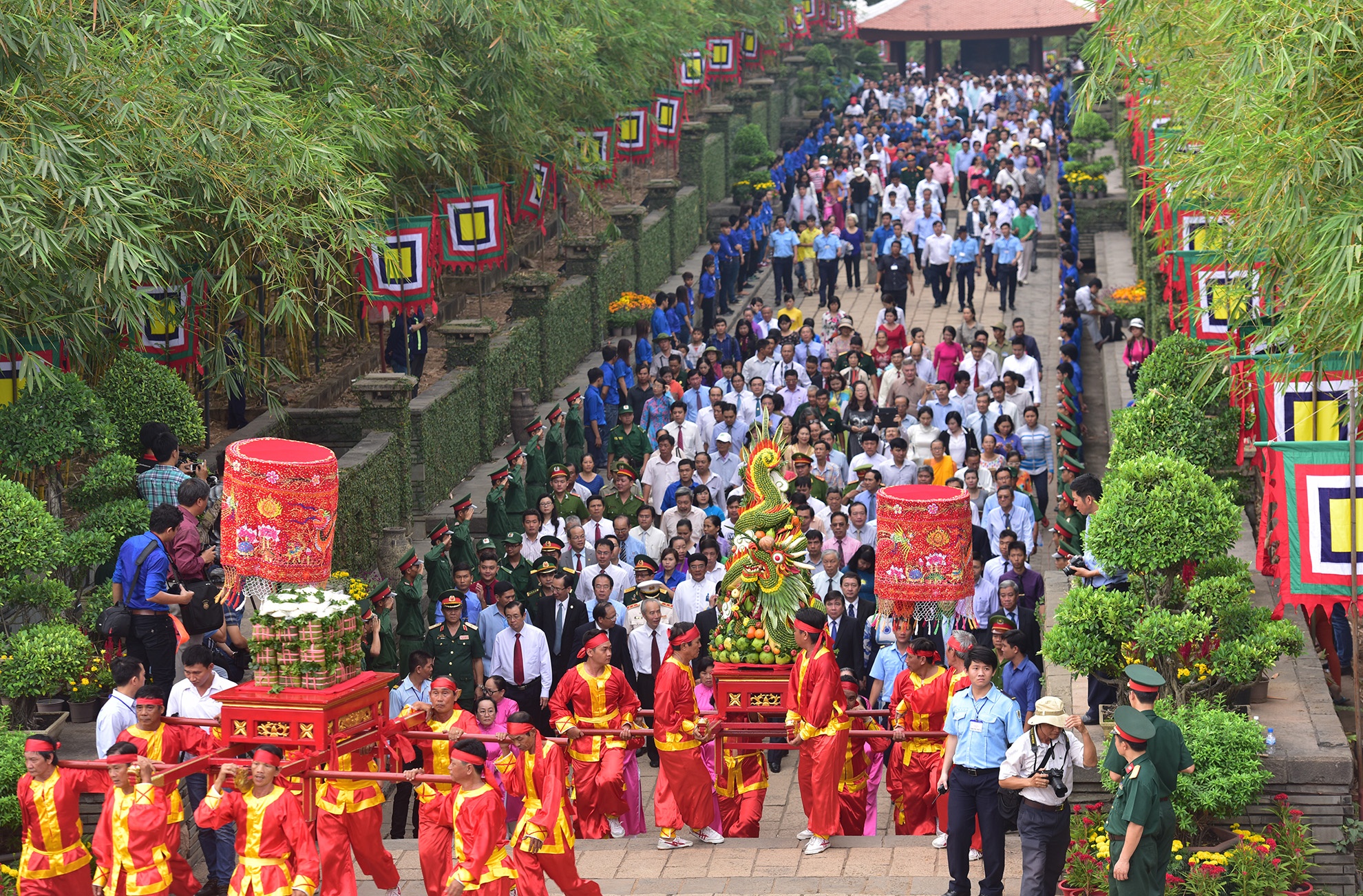Den tuong niem cac Vua Hung o TP.HCM anh 15