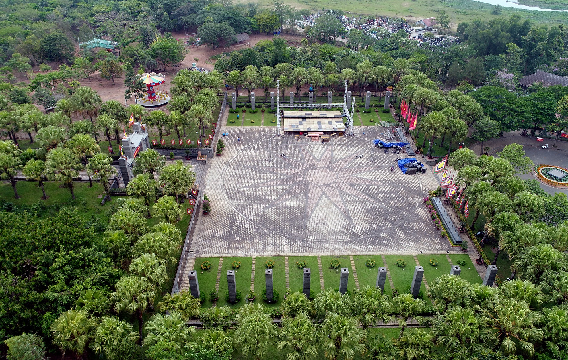 Den tuong niem cac Vua Hung o TP.HCM anh 3