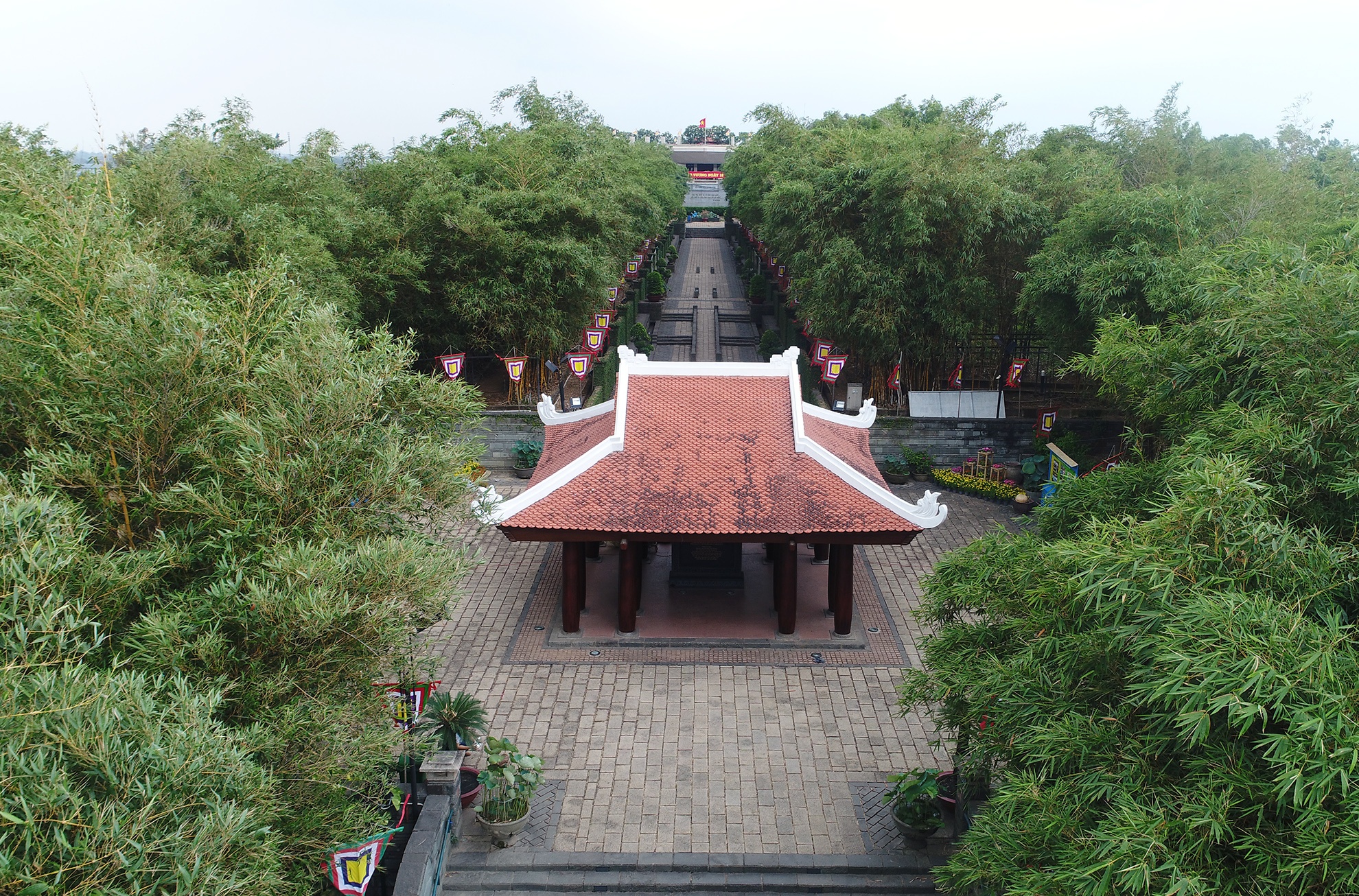 Den tuong niem cac Vua Hung o TP.HCM anh 7