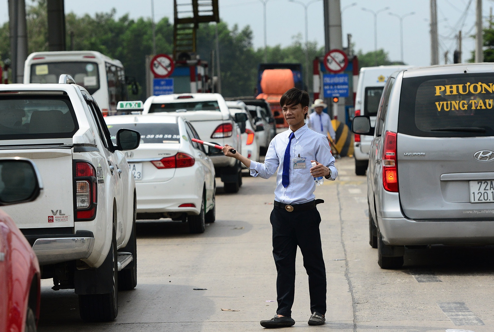 Xe co un u tren quoc lo di thanh pho bien Vung Tau hinh anh