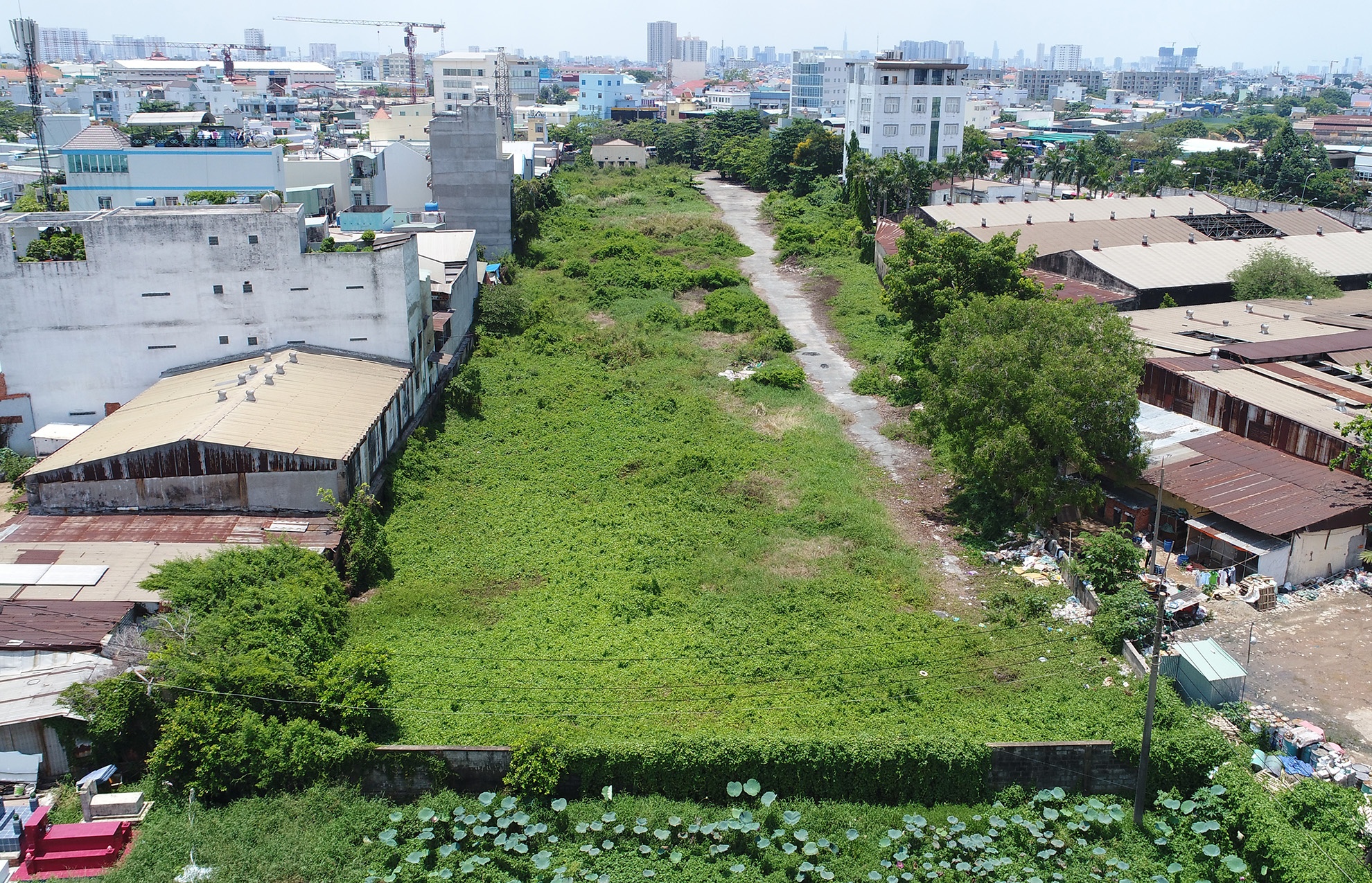 4 khu dat bo hoang ben duong Kinh Duong Vuong anh 8